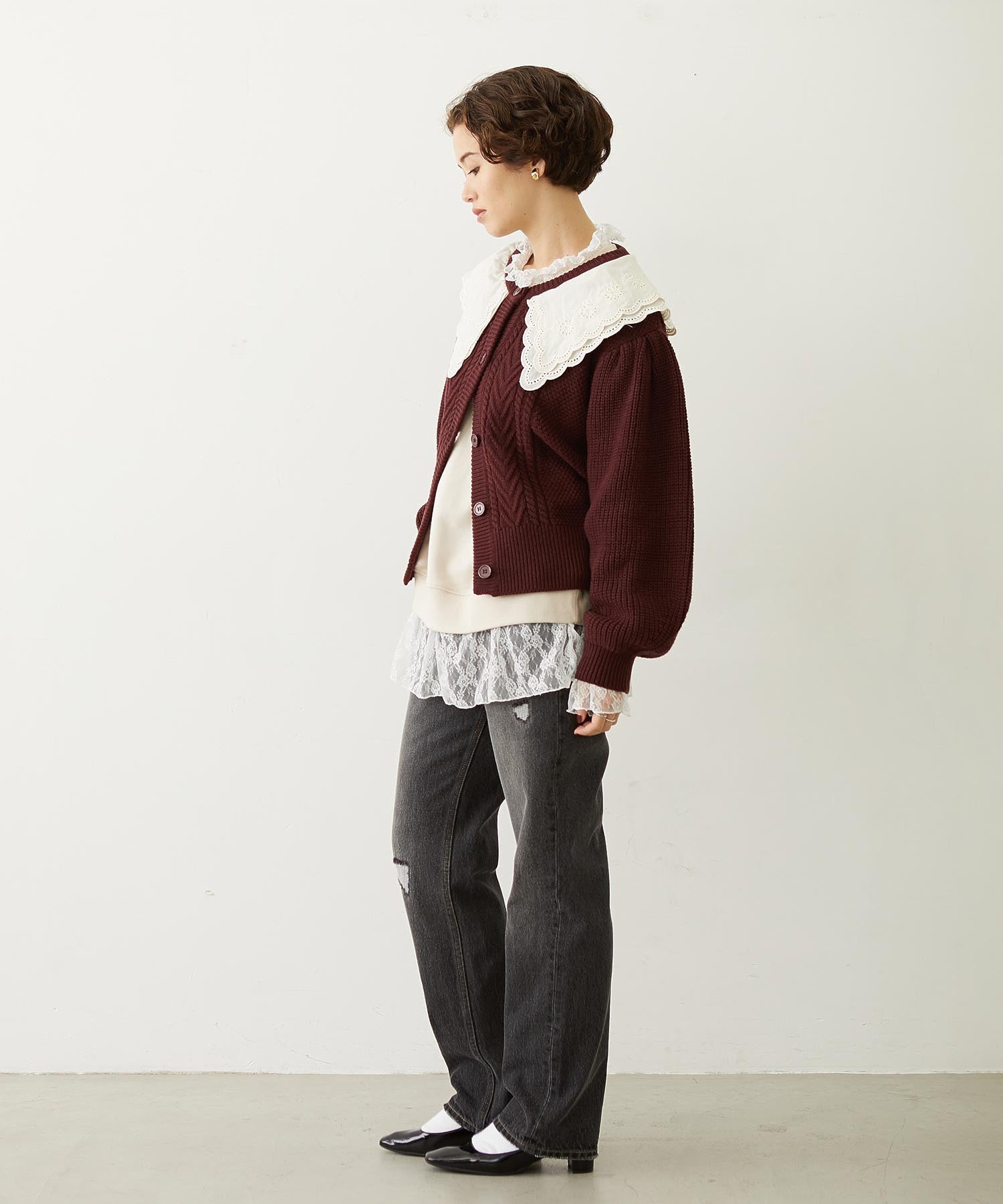 LACE COLLAR KNIT TOP