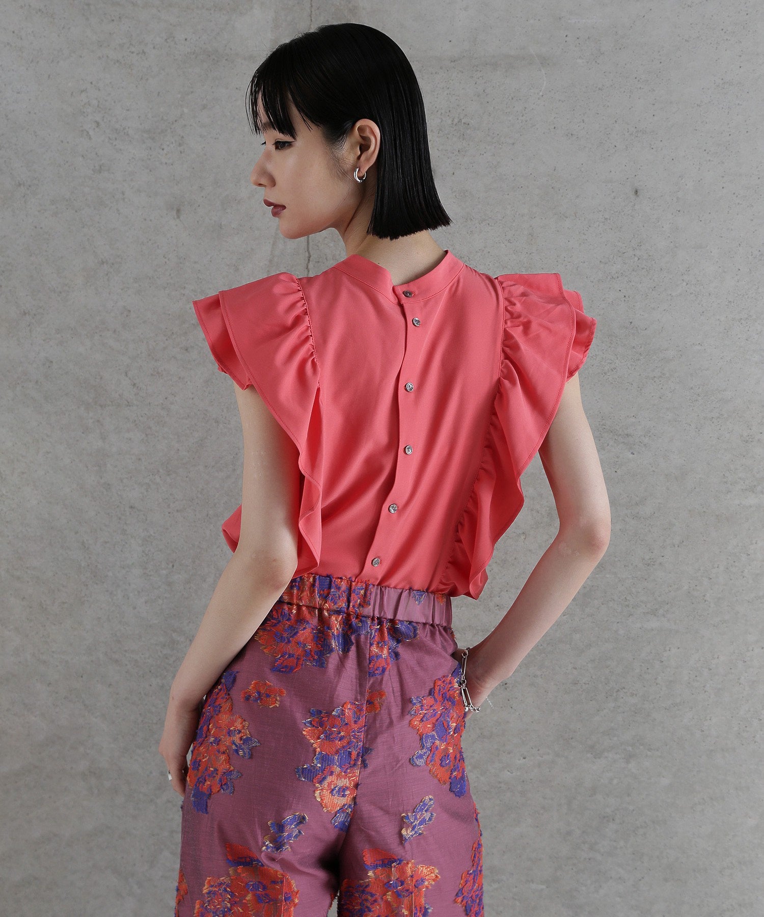 【WEB・一部店舗限定】2WAYフリルブラウス