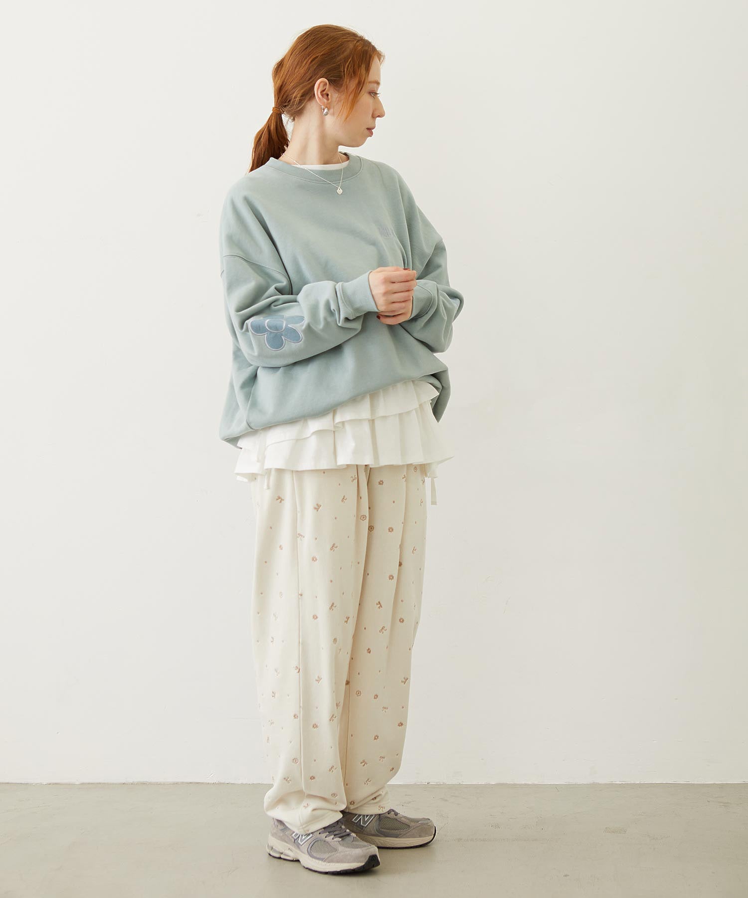 FLOWER ELBOW PATCH SWEAT TOP