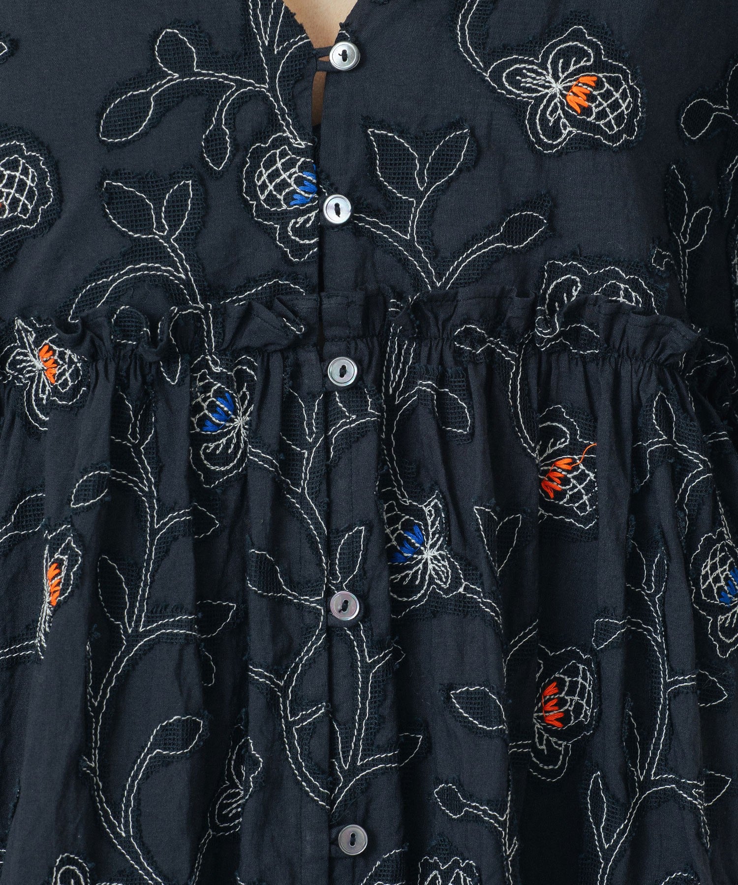 mag.by c/FLOWER EMBROIDERY MINI DRESS