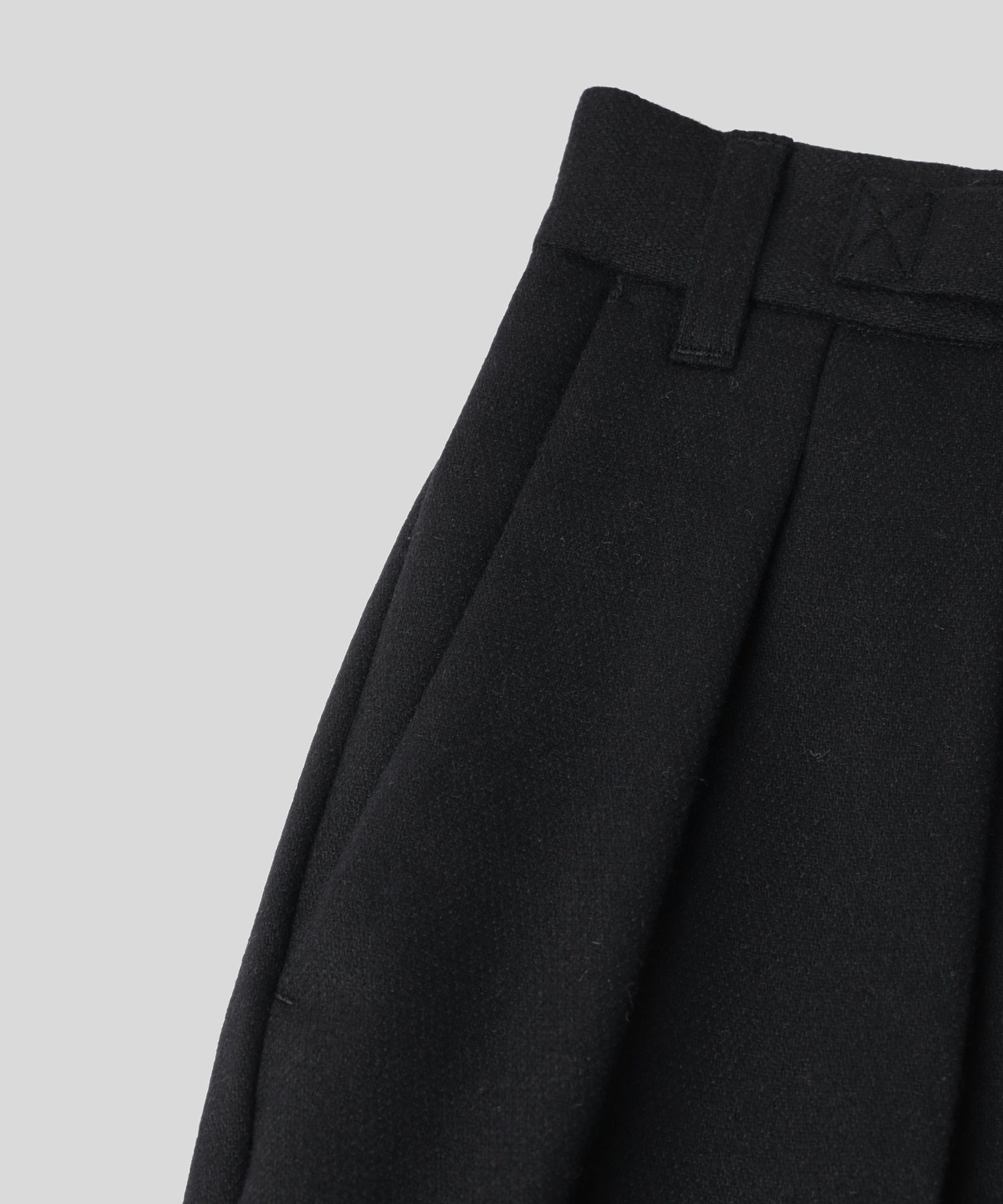 WHITE MOUNTAINEERING/ホワイトマウンテニアリング/2 TUCK TAPERED PANTS WM2673410