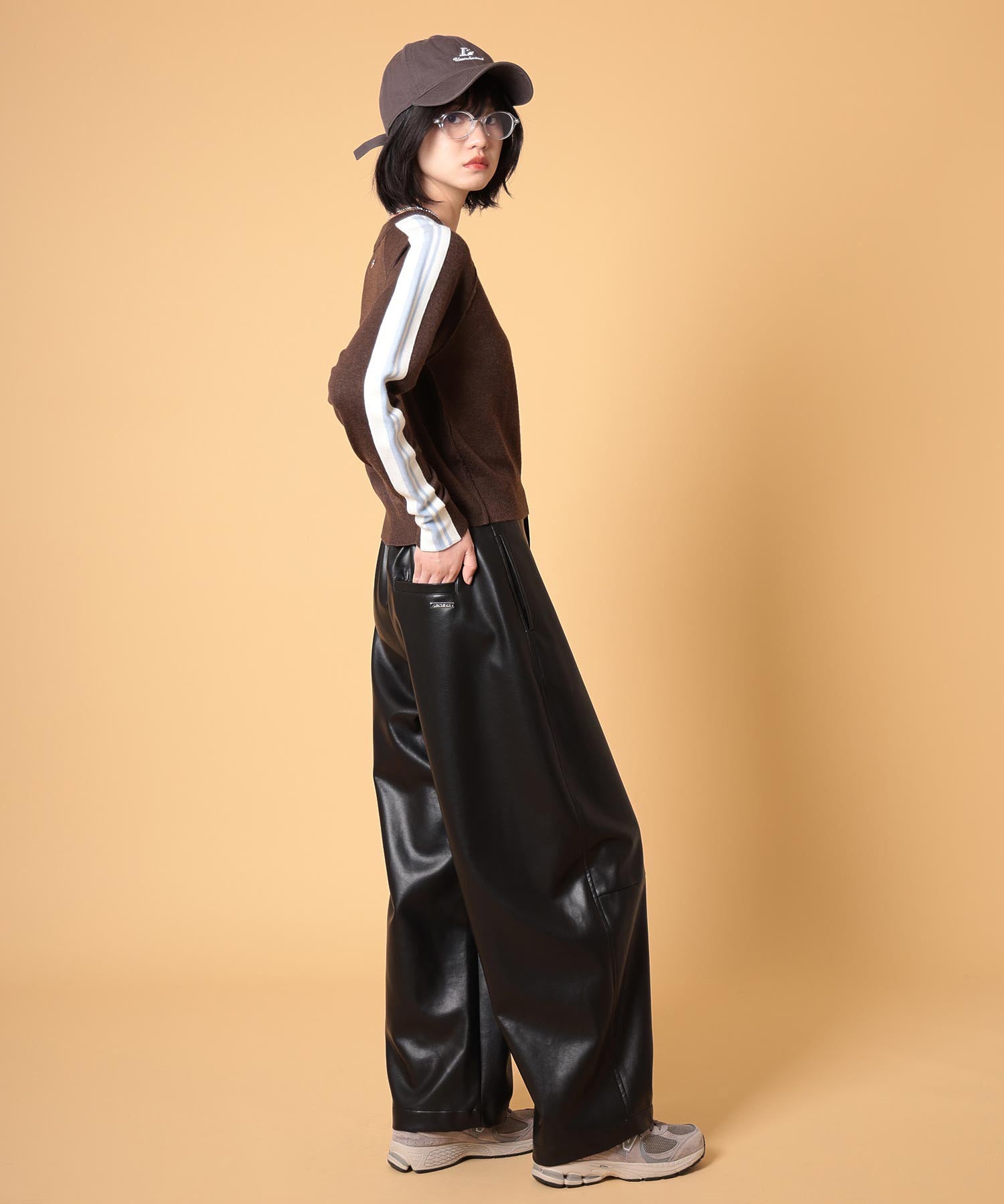 レザーカーブパンツ