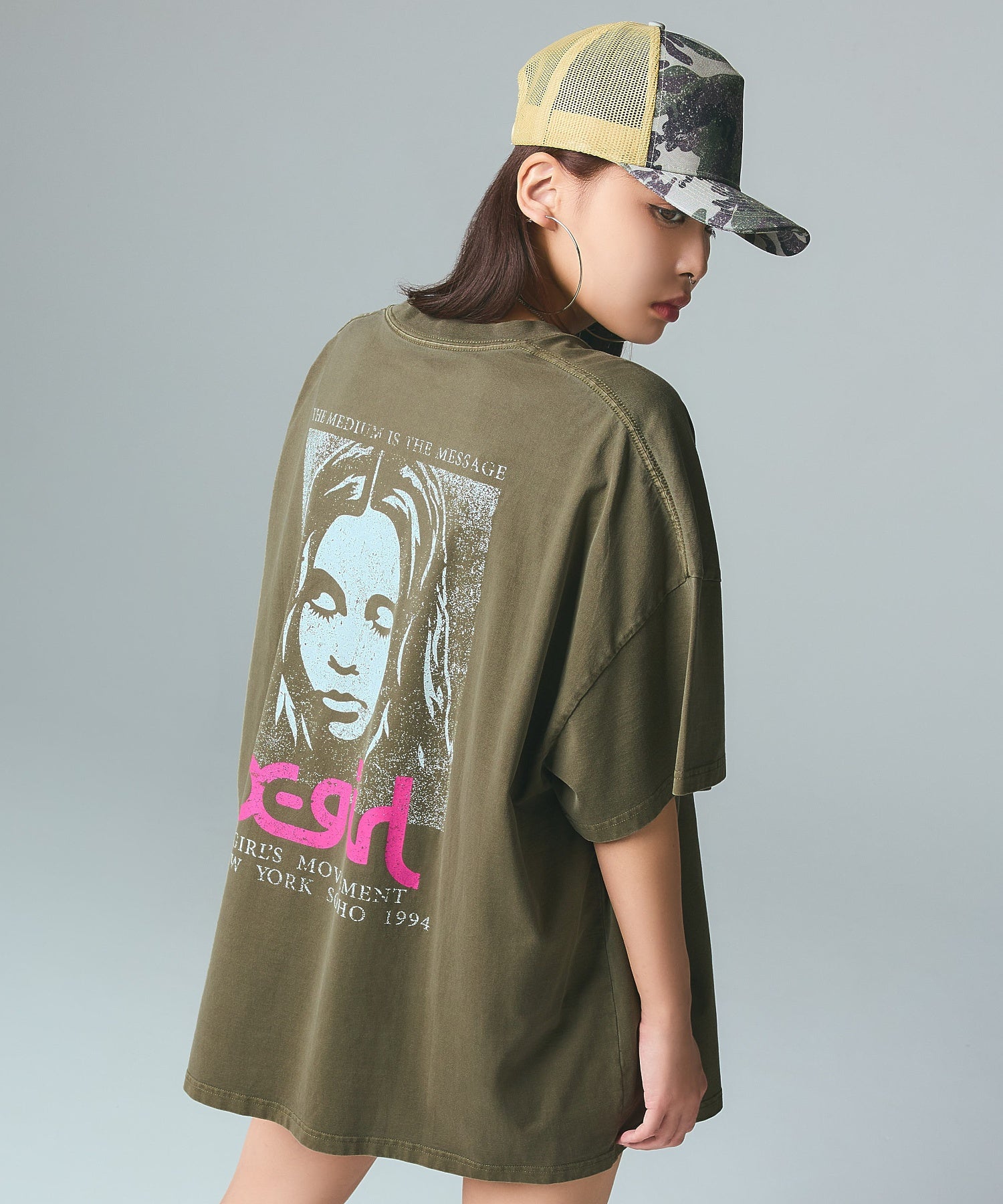 SIDE SCRIPT LOGO TRUCKER CAP