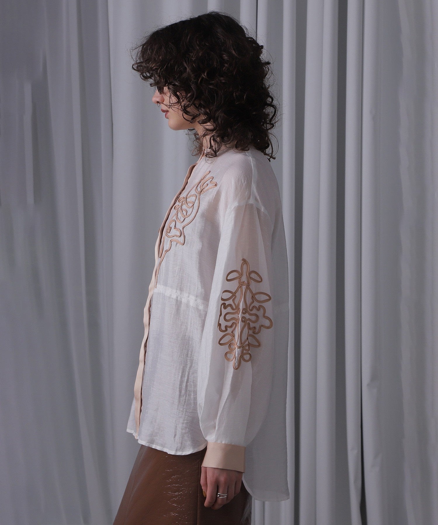 コードエンブロイダリーブラウス