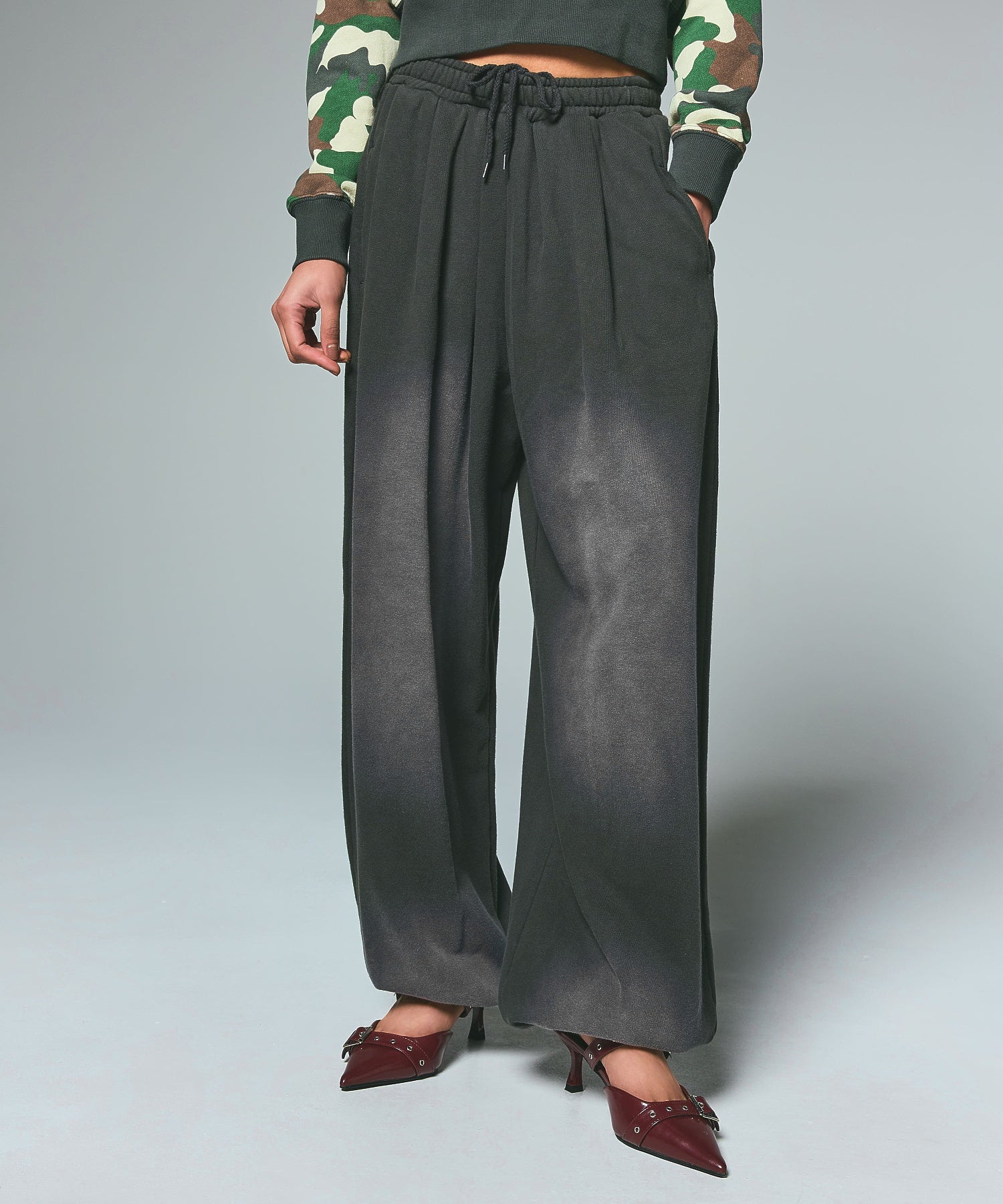 SPRAY PRINT BALLOON SWEAT PANTS