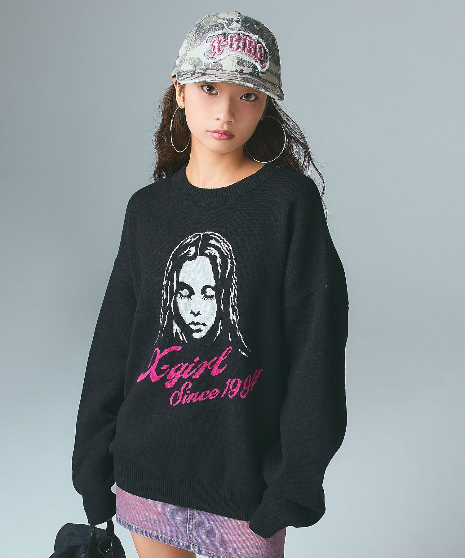 CURSIVE LOGO AND FACE JACQUARD KNIT TOP