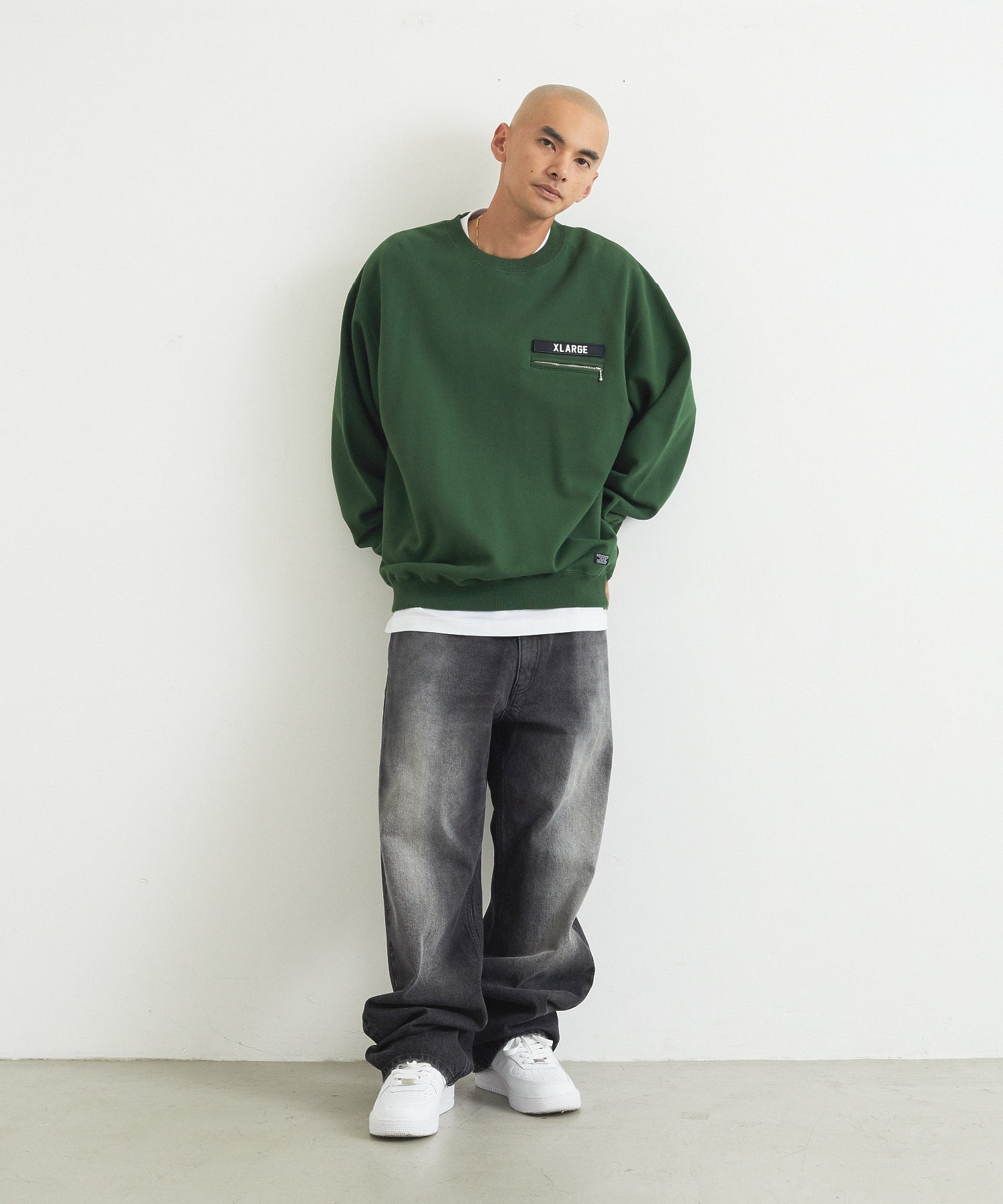 ZIP POCKET CREWNECK SWEATSHIRT