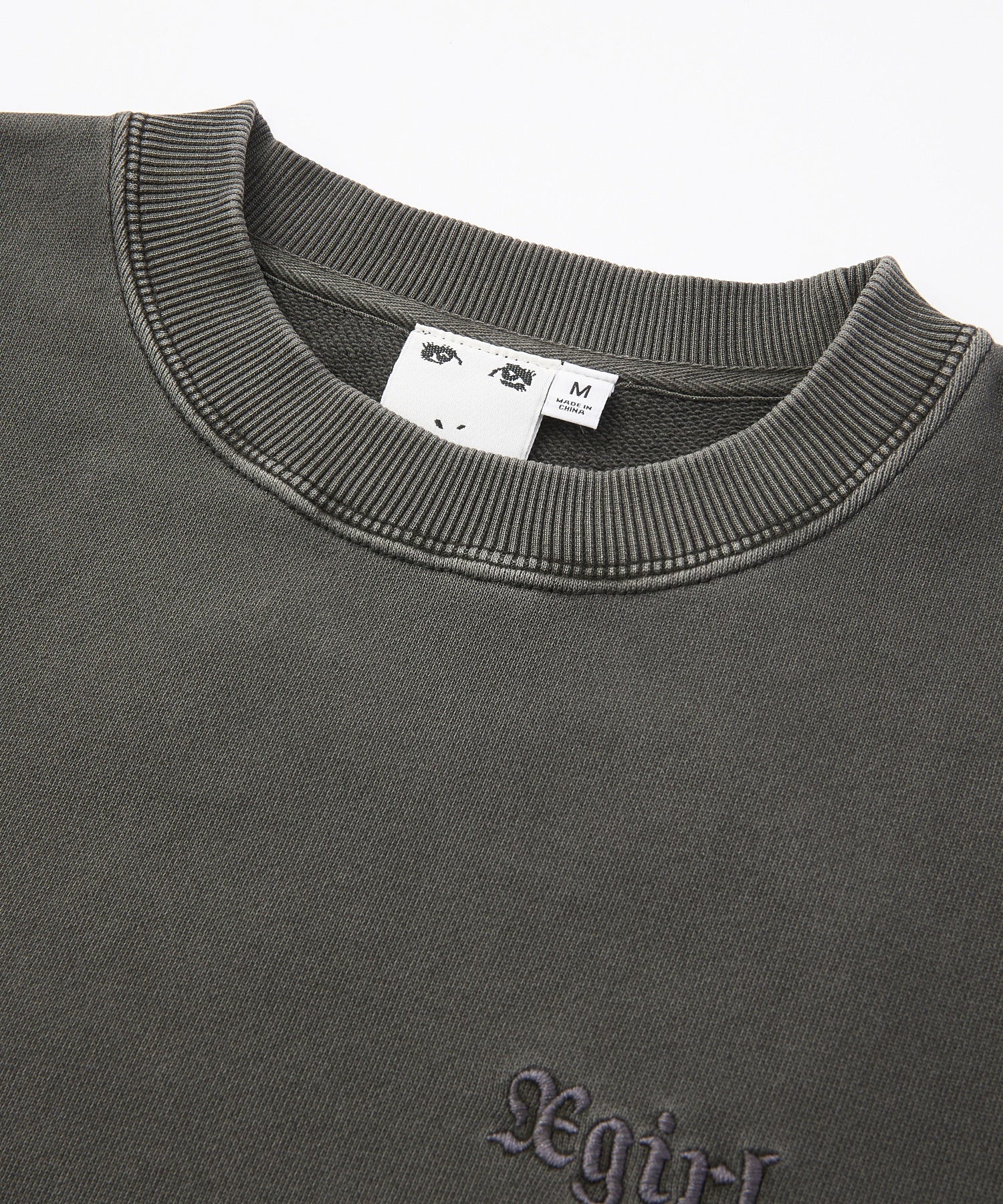 LOGO PATCH PIGMENT DYED CREWNECK SWEAT TOP