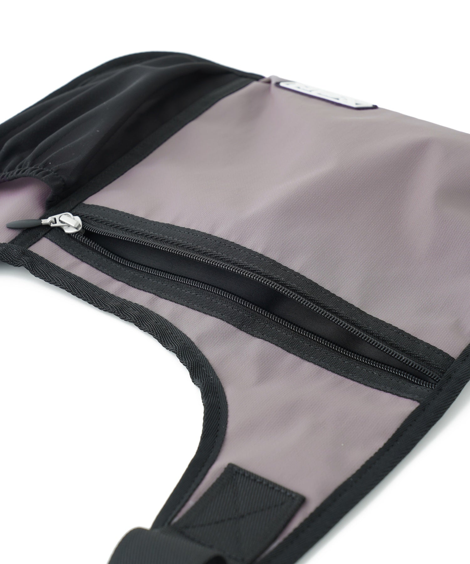 LIGHTWEIGHT MESSENGER BAG