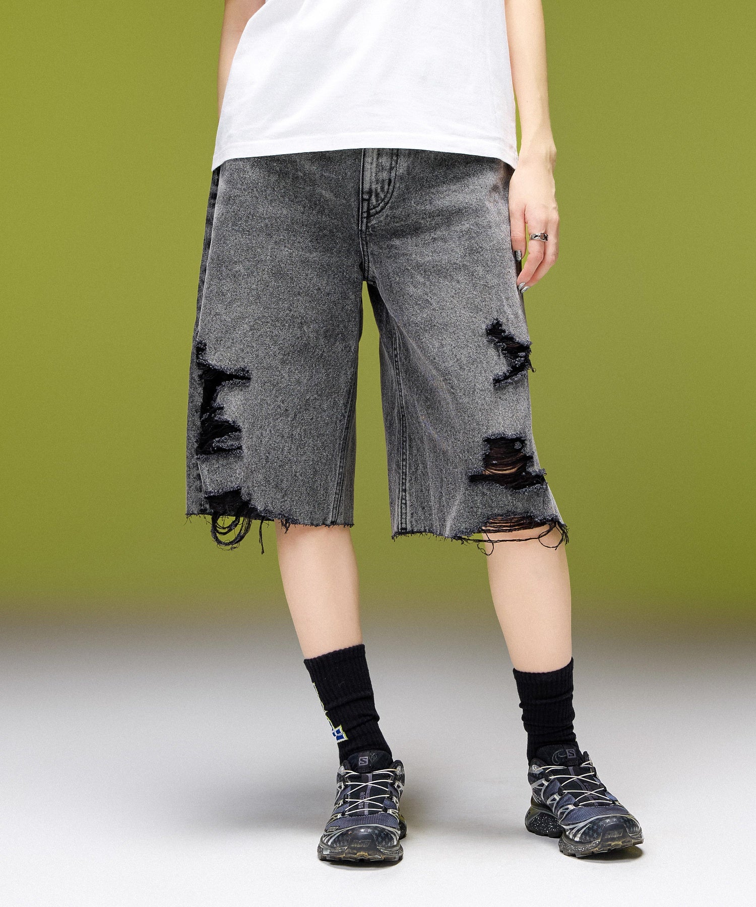 EMBLEM POCKET DISTRESSED DENIM SHORTS