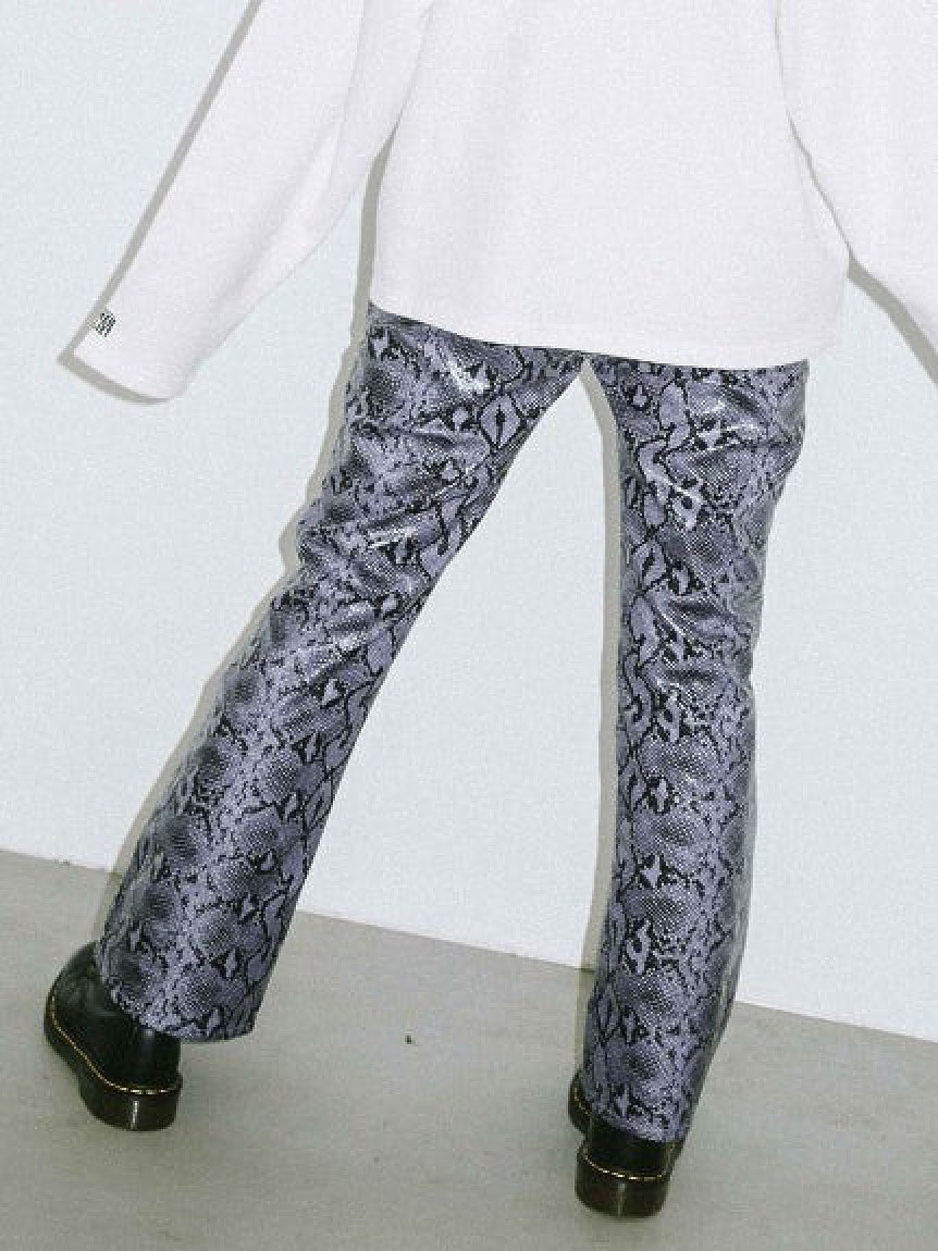 SNAKE PATTERN FLARE PANTS X-girl