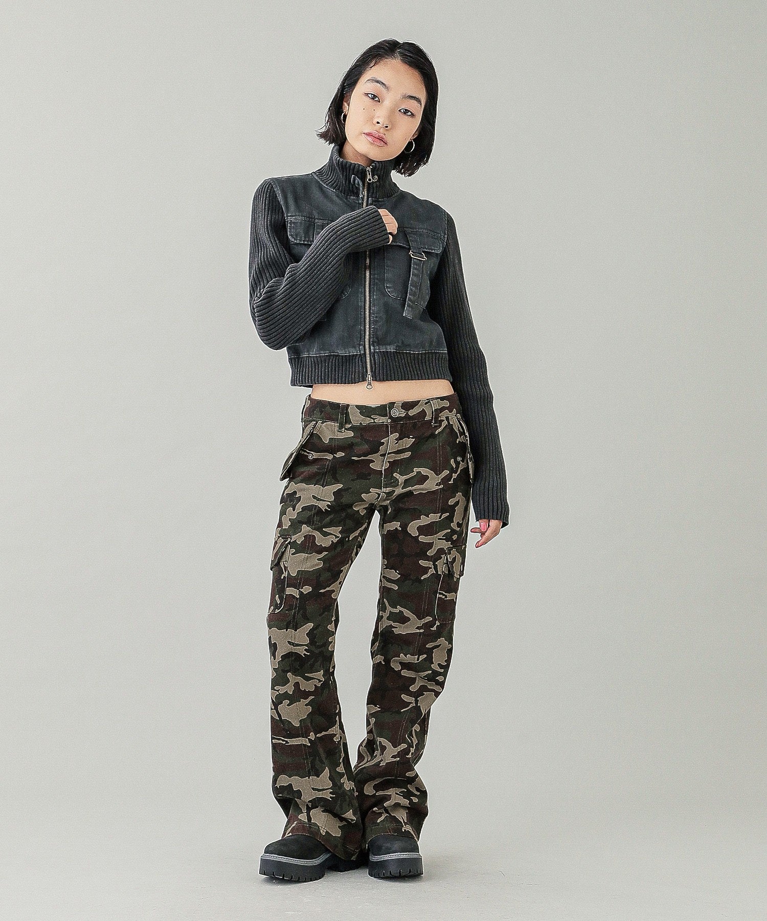 LOW RISE HIP LOGO PANTS