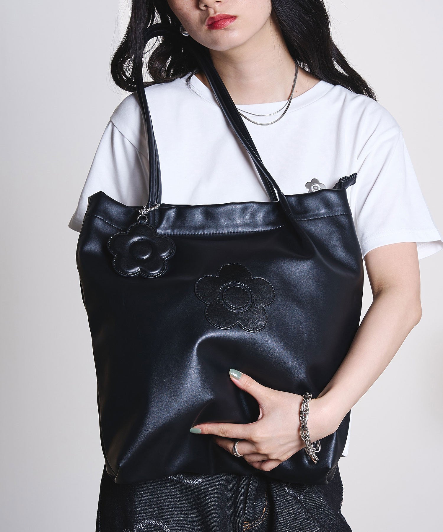 MARY QUANT/DAISY PATCH SOFT TOTE