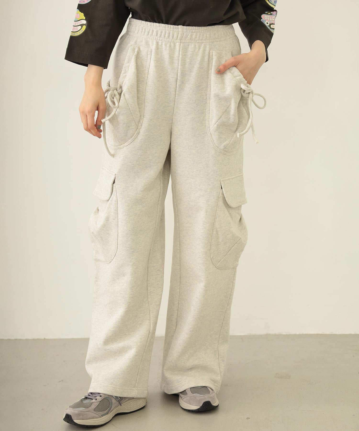 GATHERED POCKET SWEAT CARGO PANTS