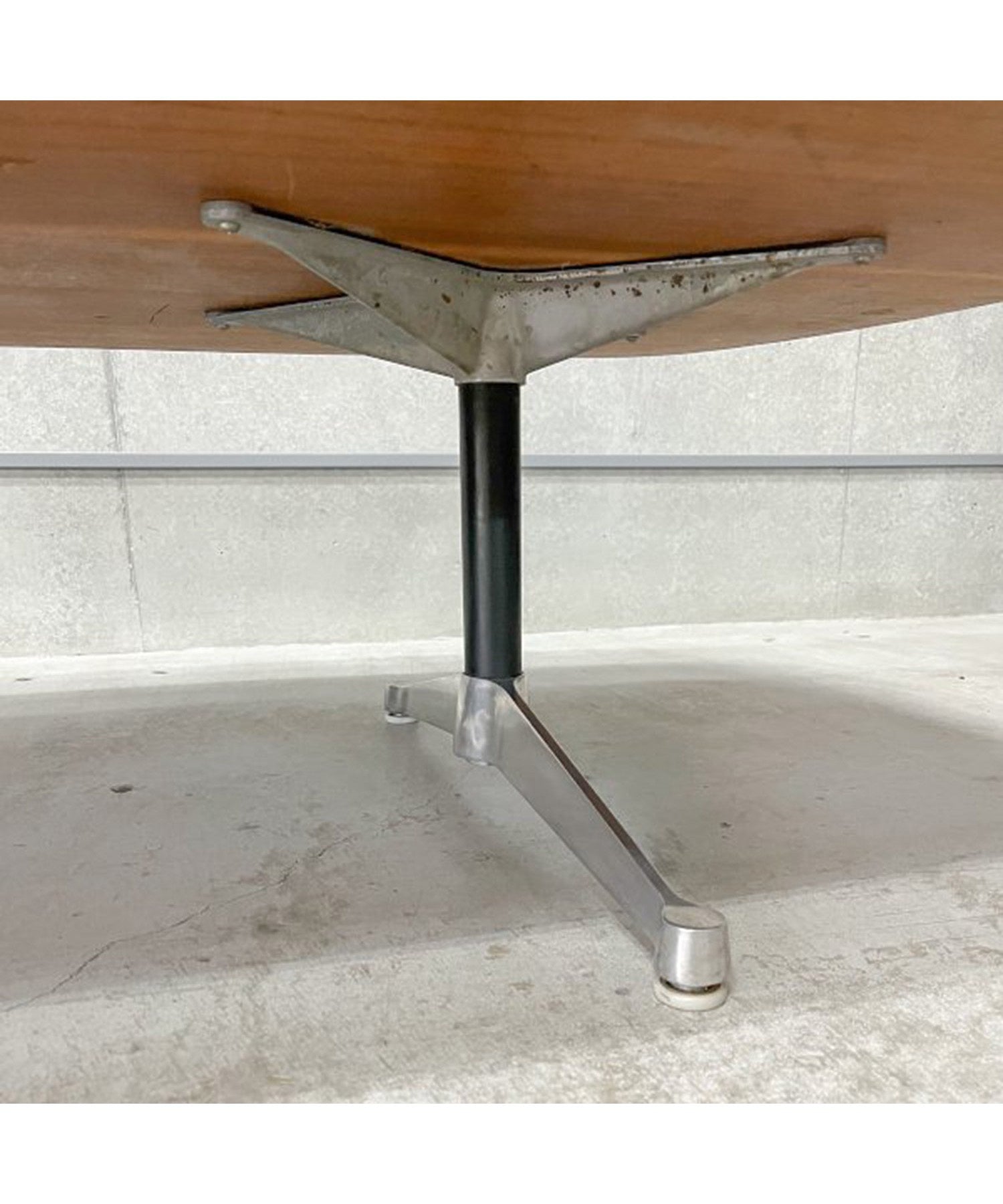 HermanMiller Eames Oval Top Coffee Table