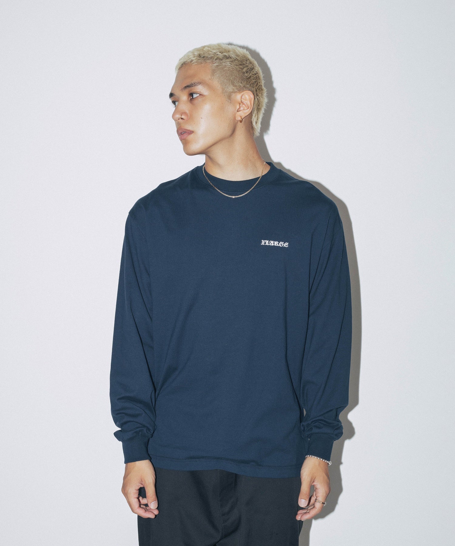 EMBROIDERED OLD ENGLISH L/S TEE