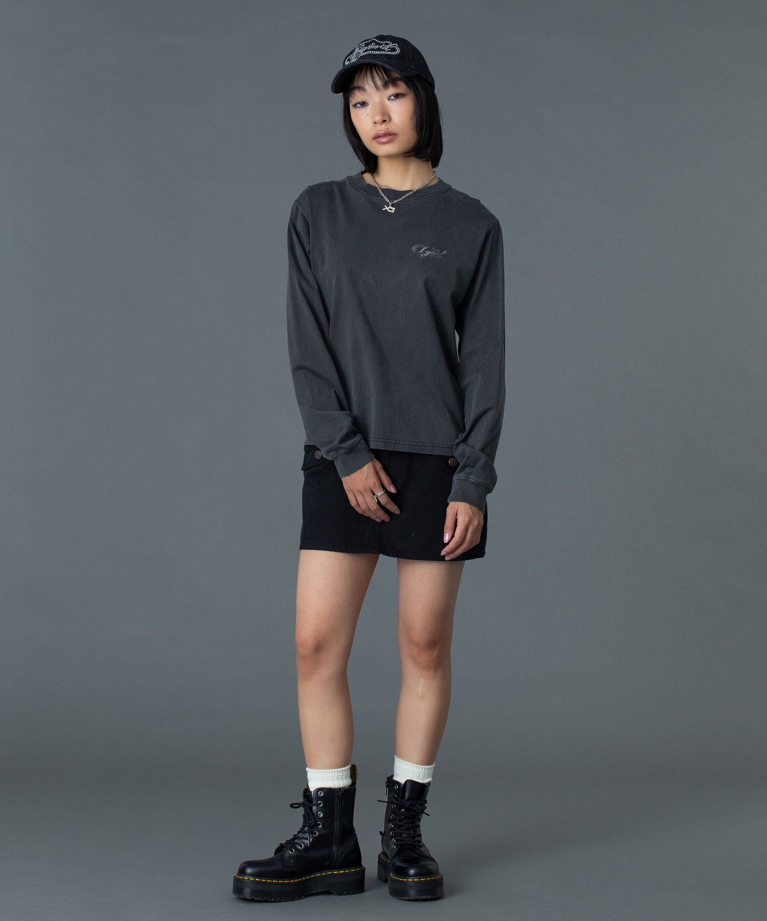 PIGMENT DYED FACE AND LOGO SQUARE PATCH L/S TEE