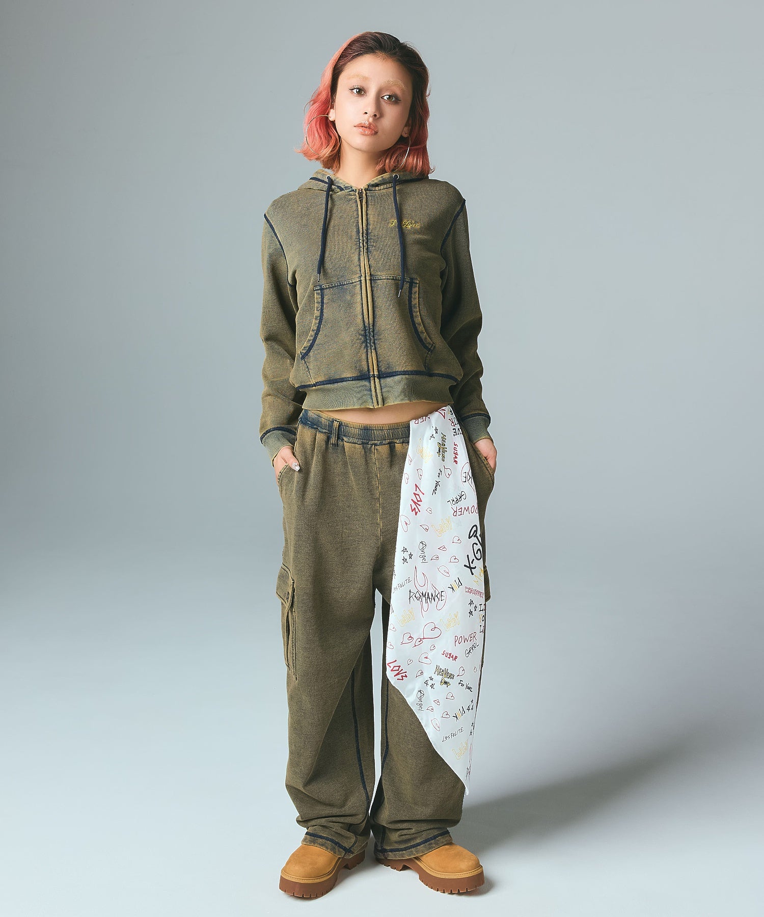 OVERDYED NUMBER PATCH CARGO SWEATPANTS