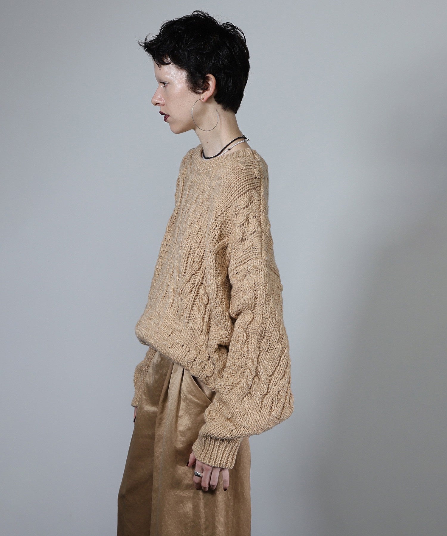 ケーブルニット