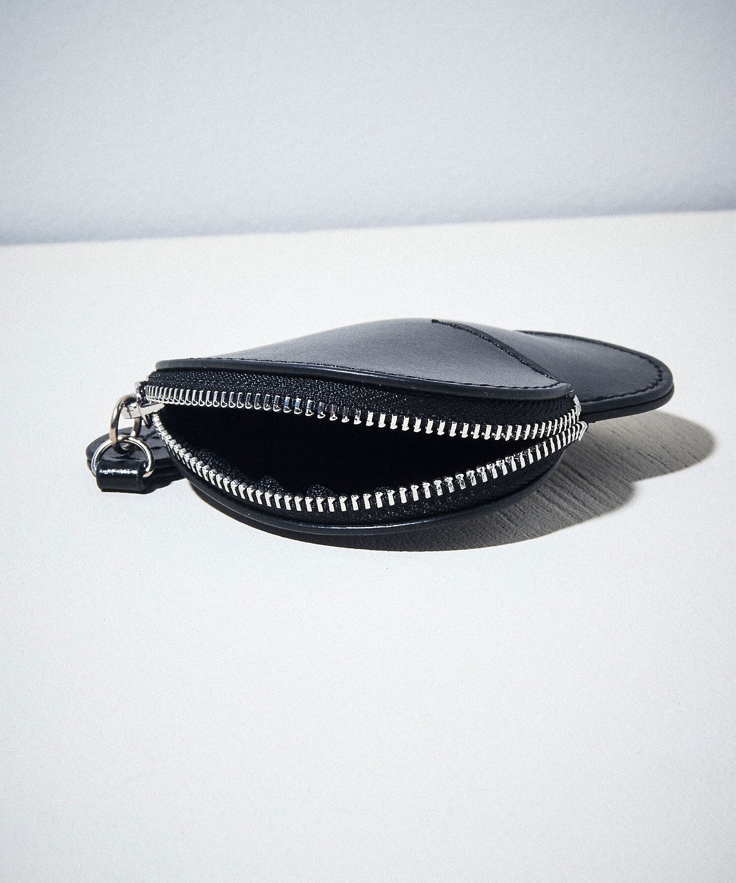 YAHKI/APPLE COIN CASE