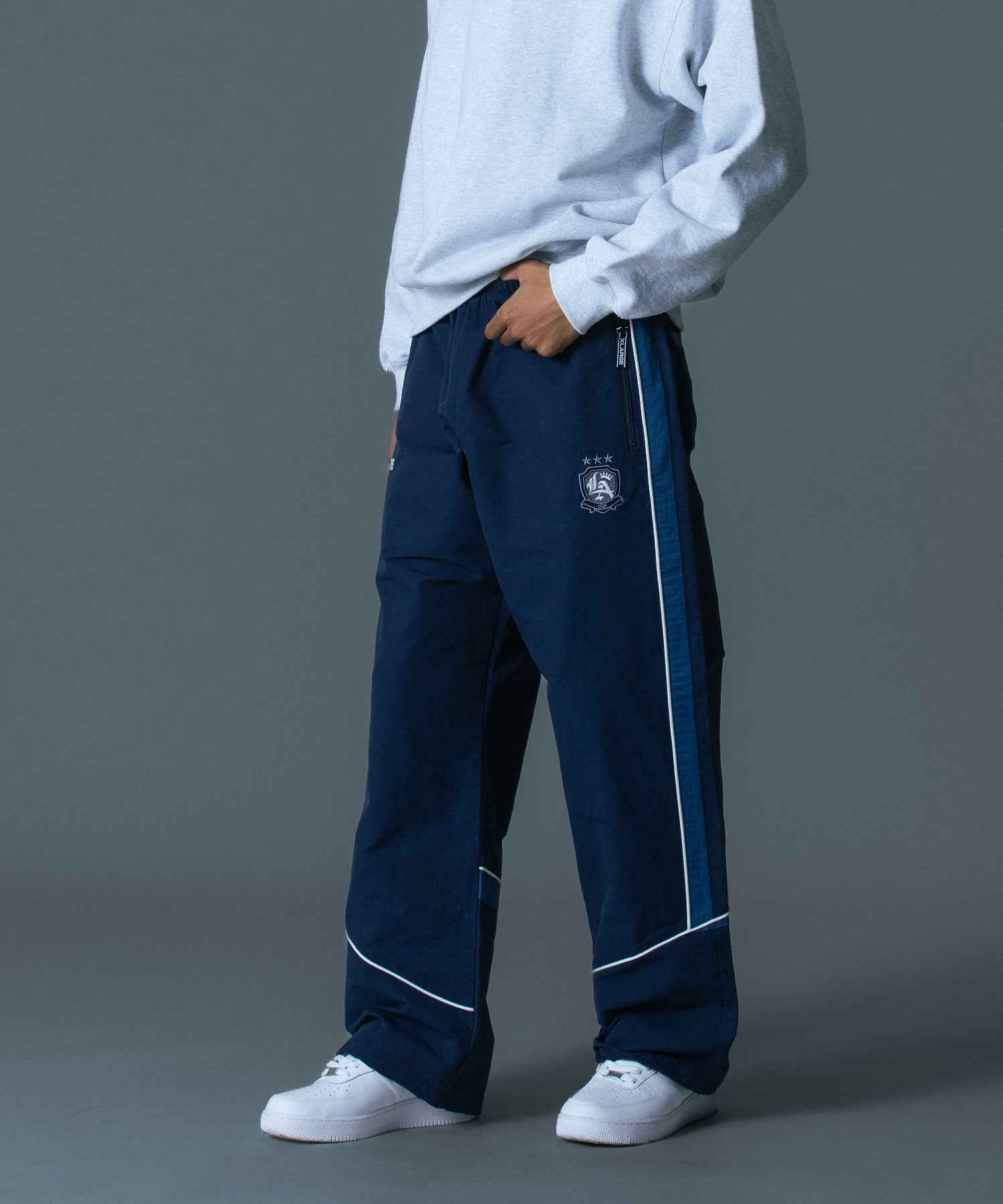 MODEL 身長185cm / 着用サイズ：Lサイズ