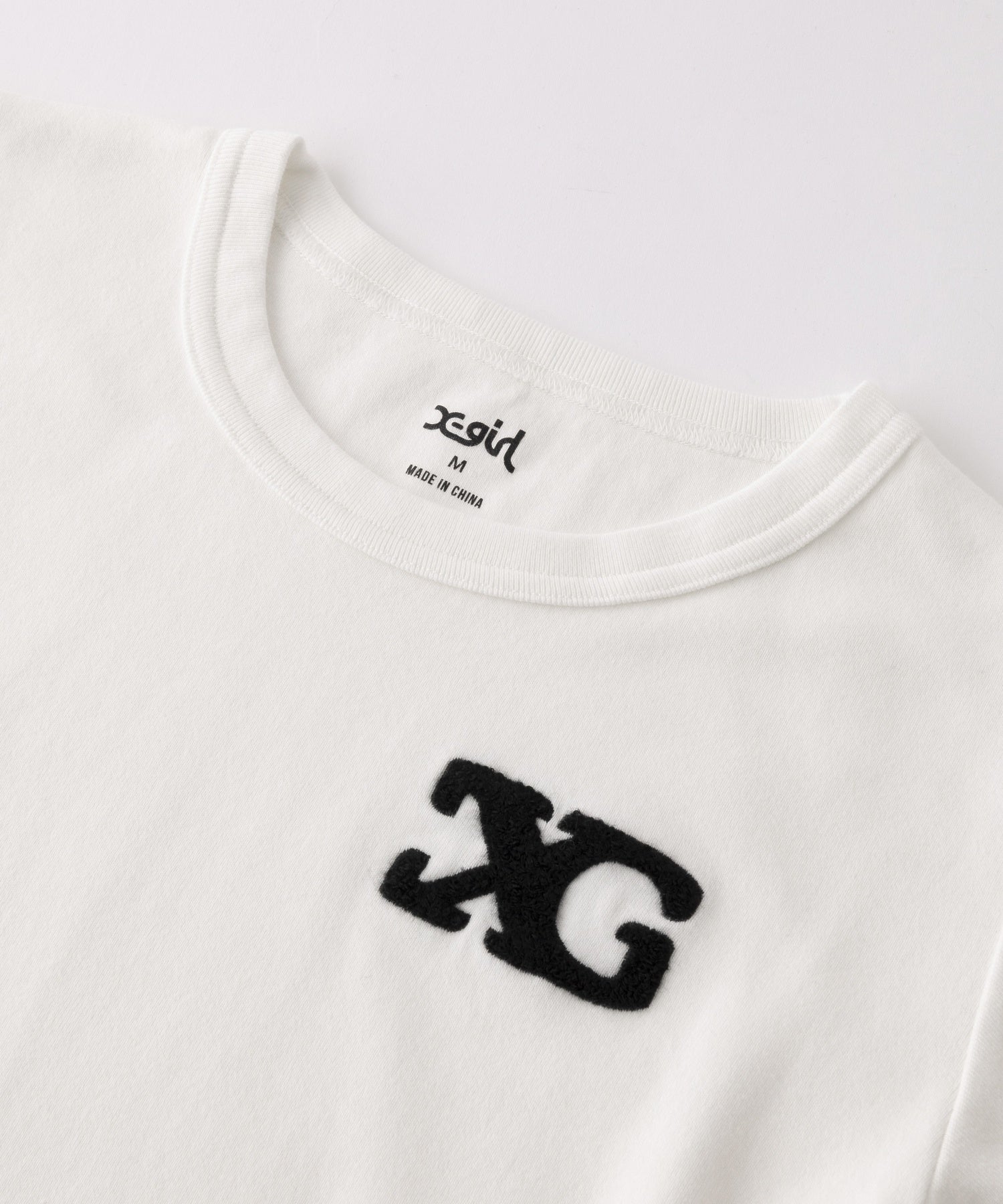 CHENILLE EMBROIDERED LOGO MARK BABY TEE