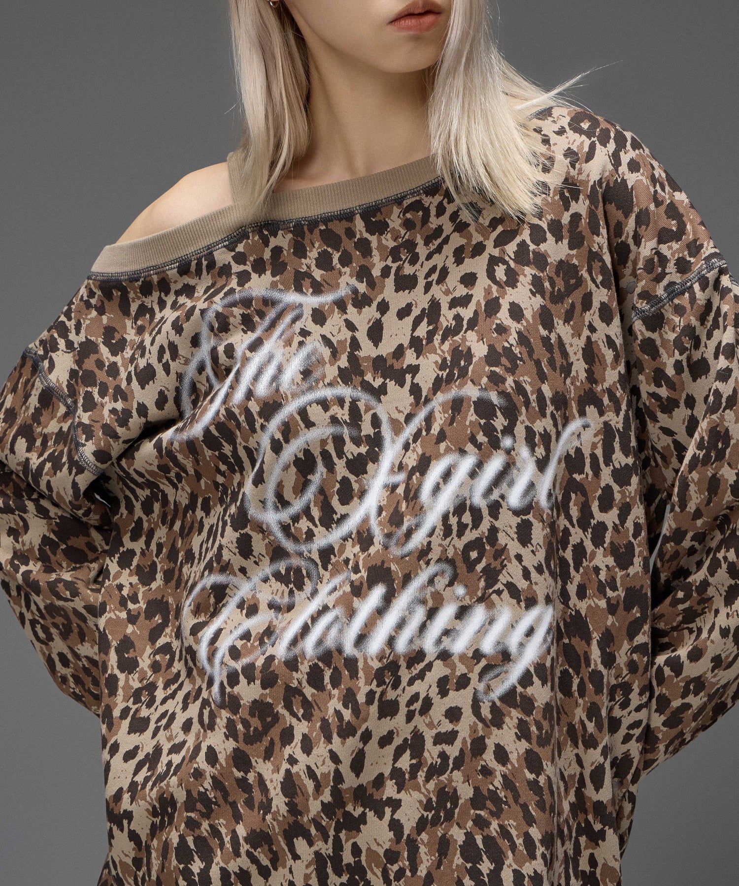 SCRIPT LOGO OFF SHOULDER SWEATSHIRT