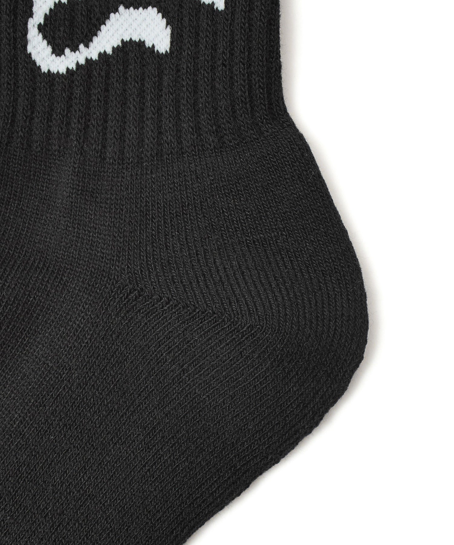 WIDE GOTHIC LOGO JACQUARD SOCKS