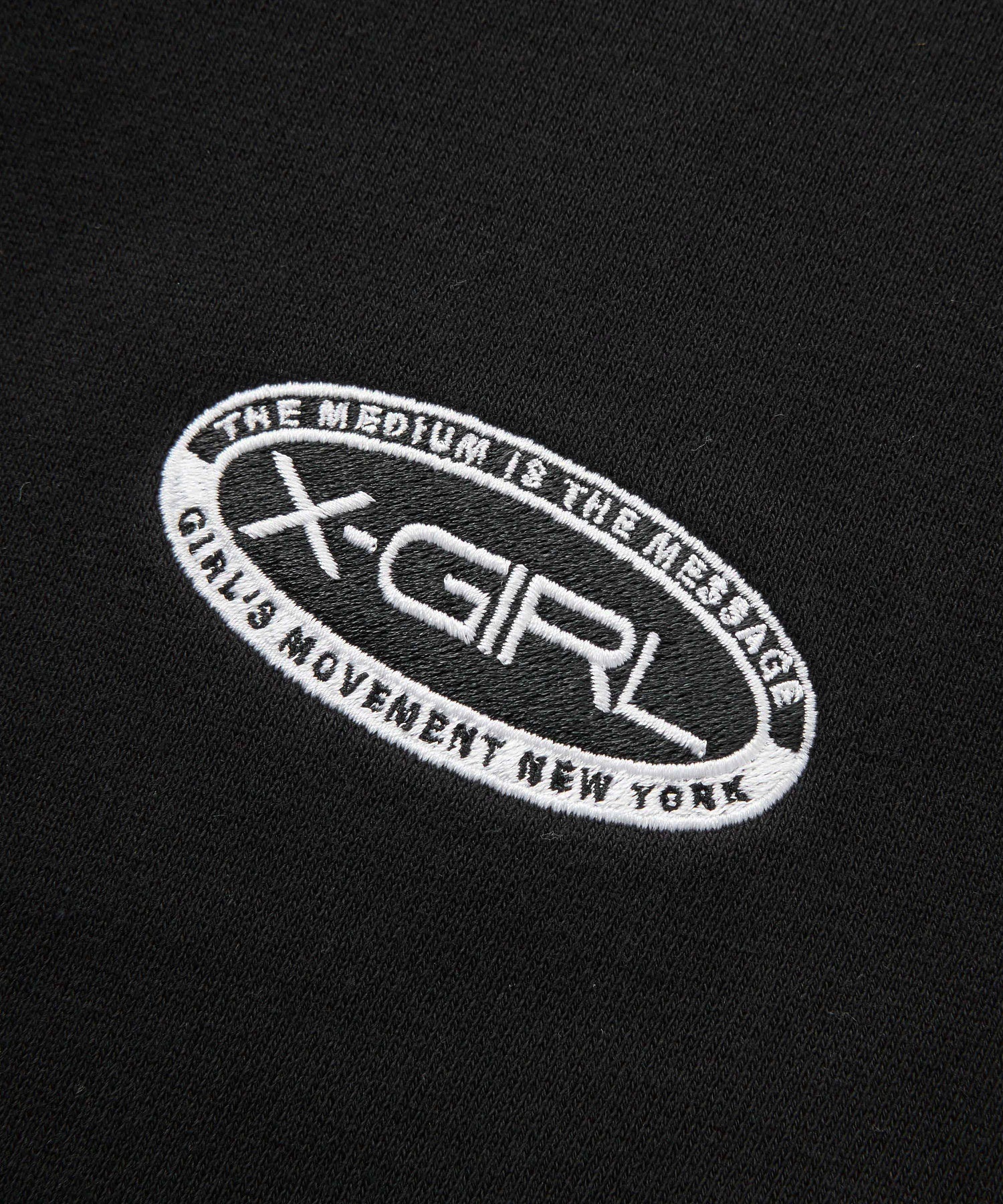 EMBROIDERY OVAL LOGO SWEAT TOP