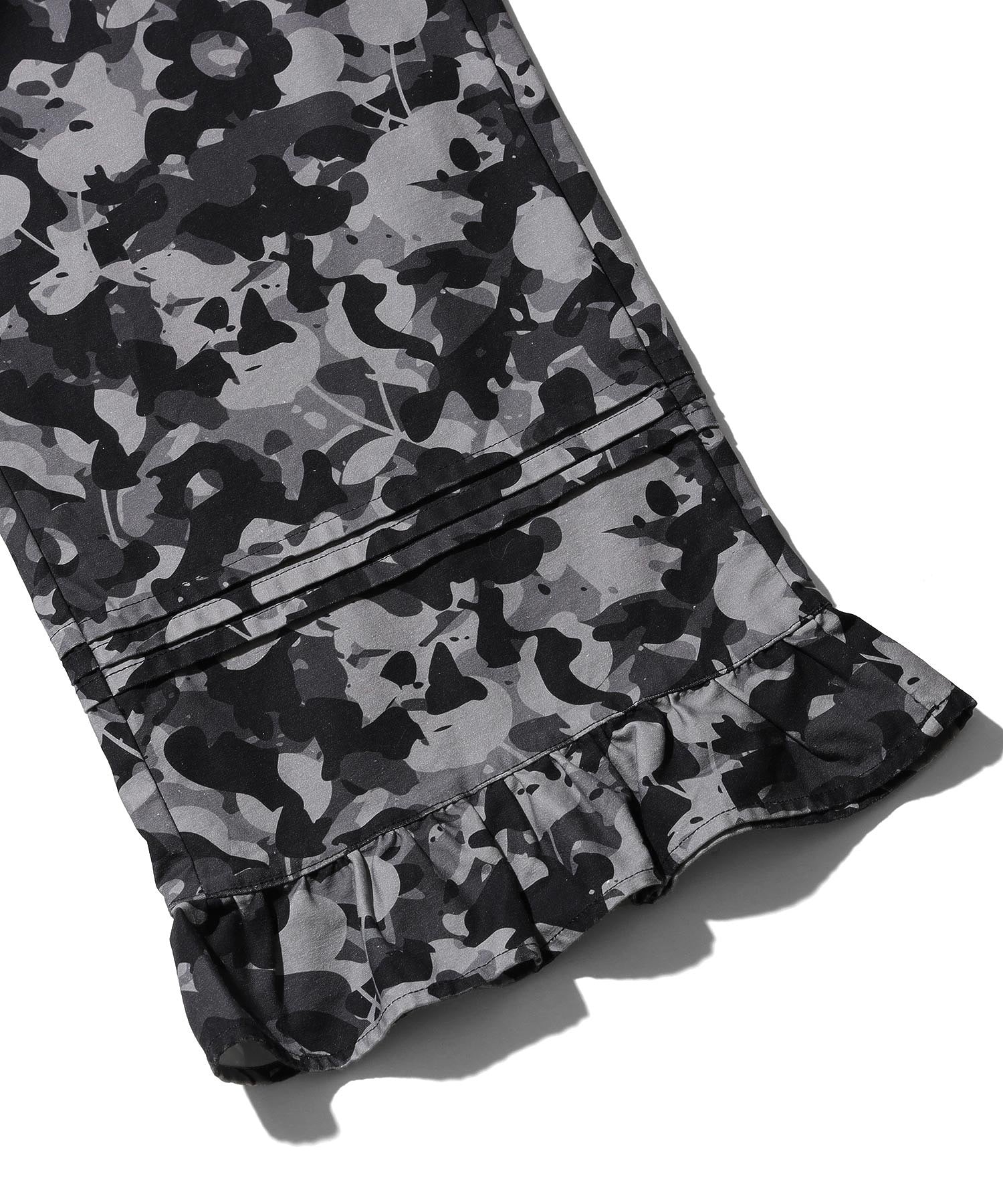 FRILL HEM CAMO PANTS