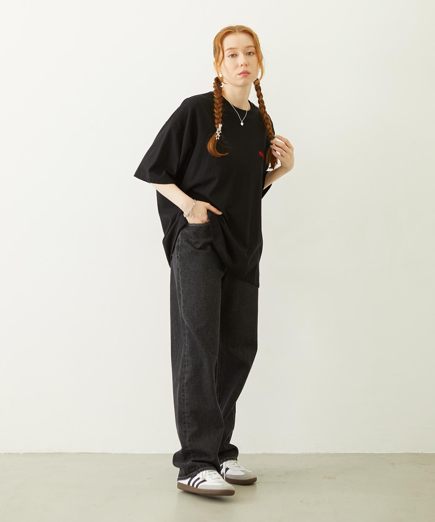 MILKFED. EMBROIDERED DENIM PANTS