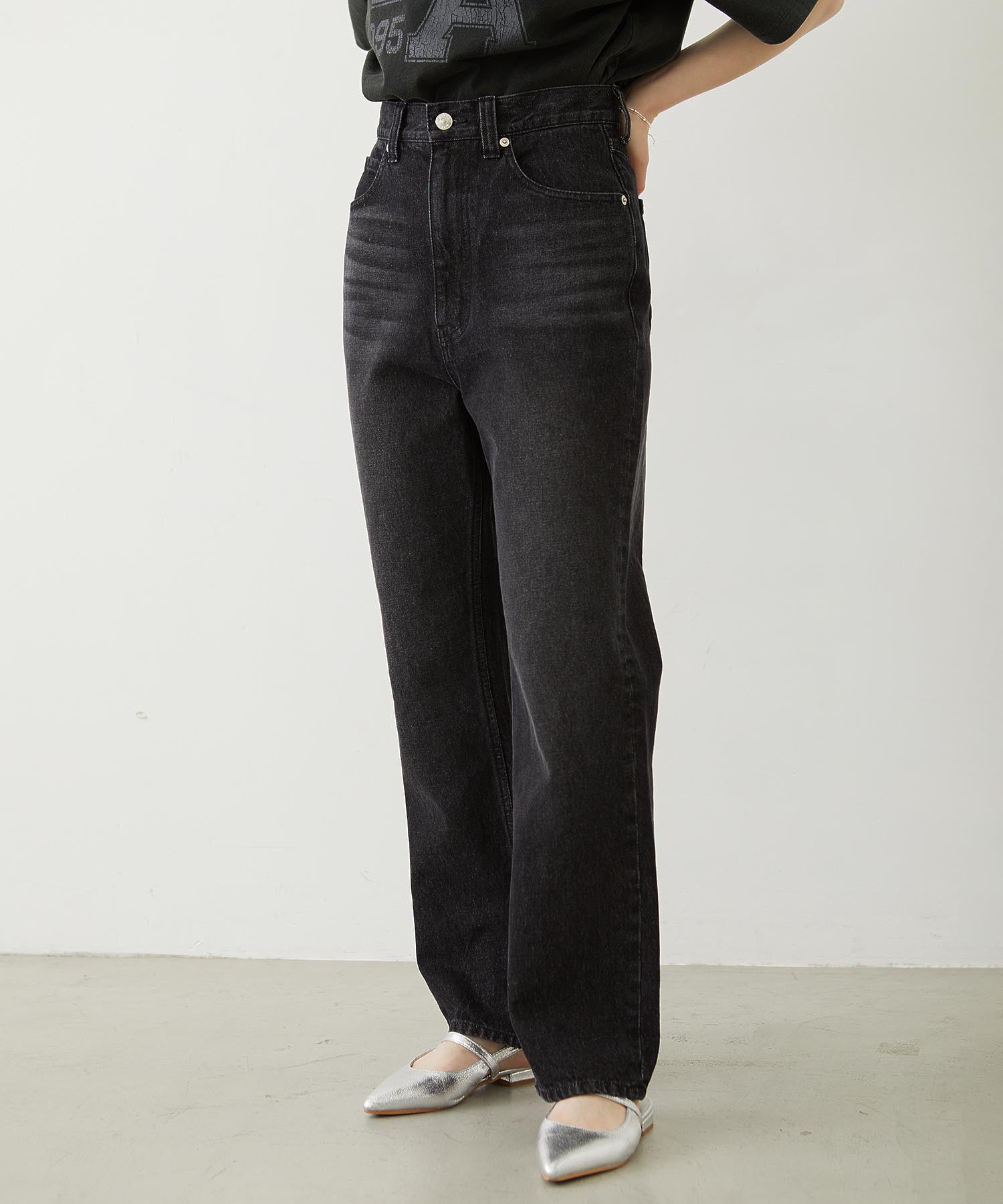 STRAIGHT DENIM PANTS