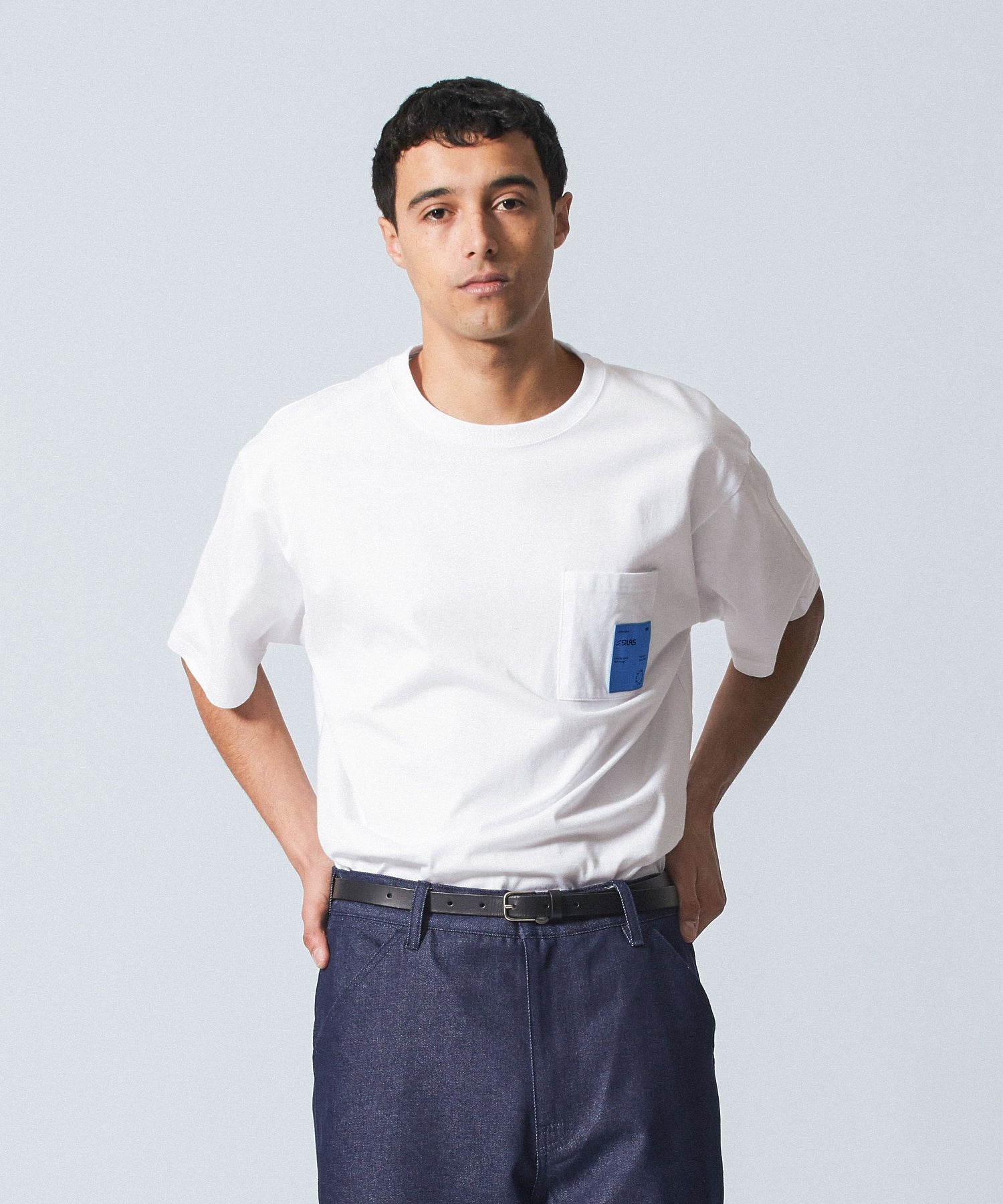 LABELED POCKET S/S TEE