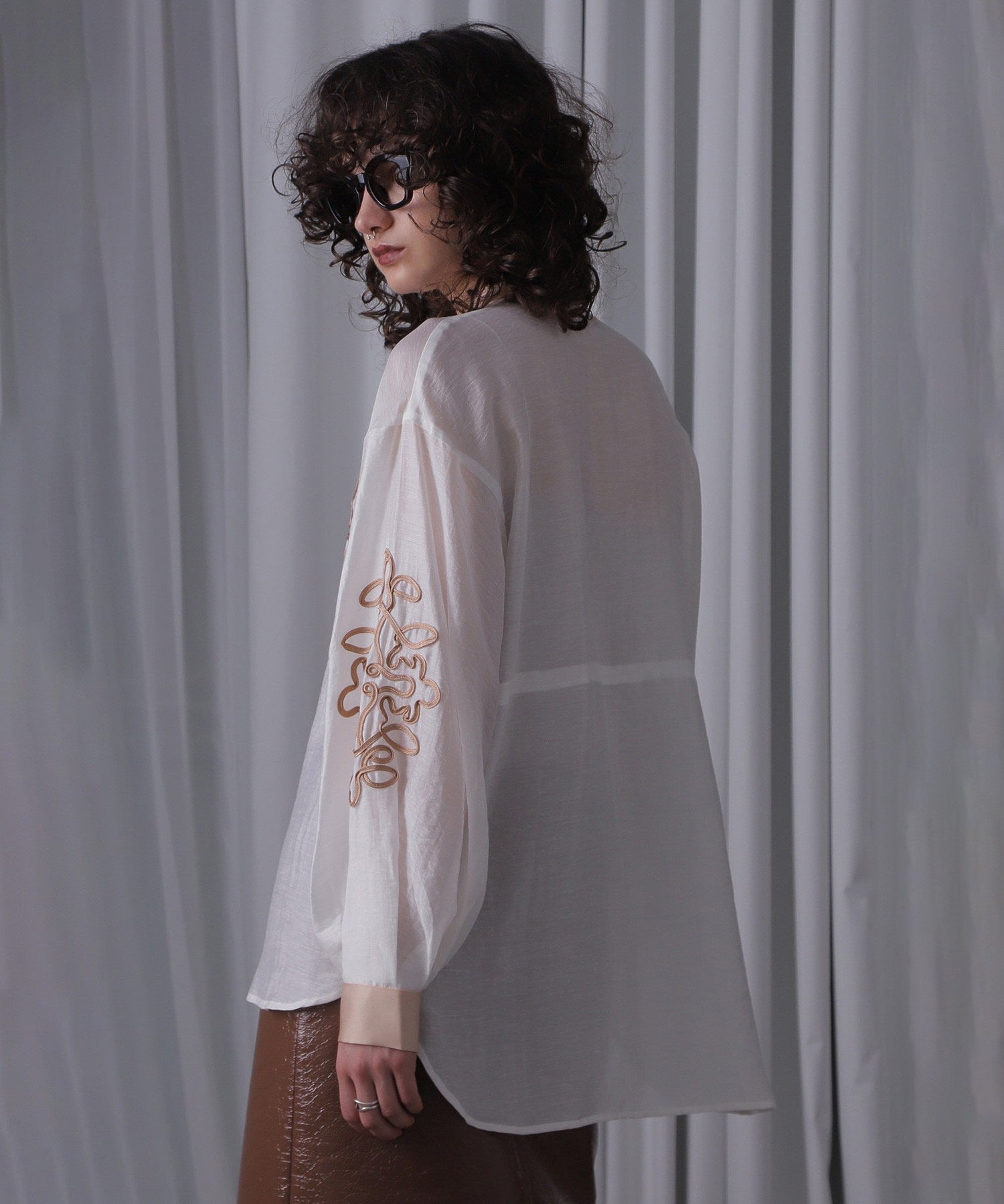 コードエンブロイダリーブラウス