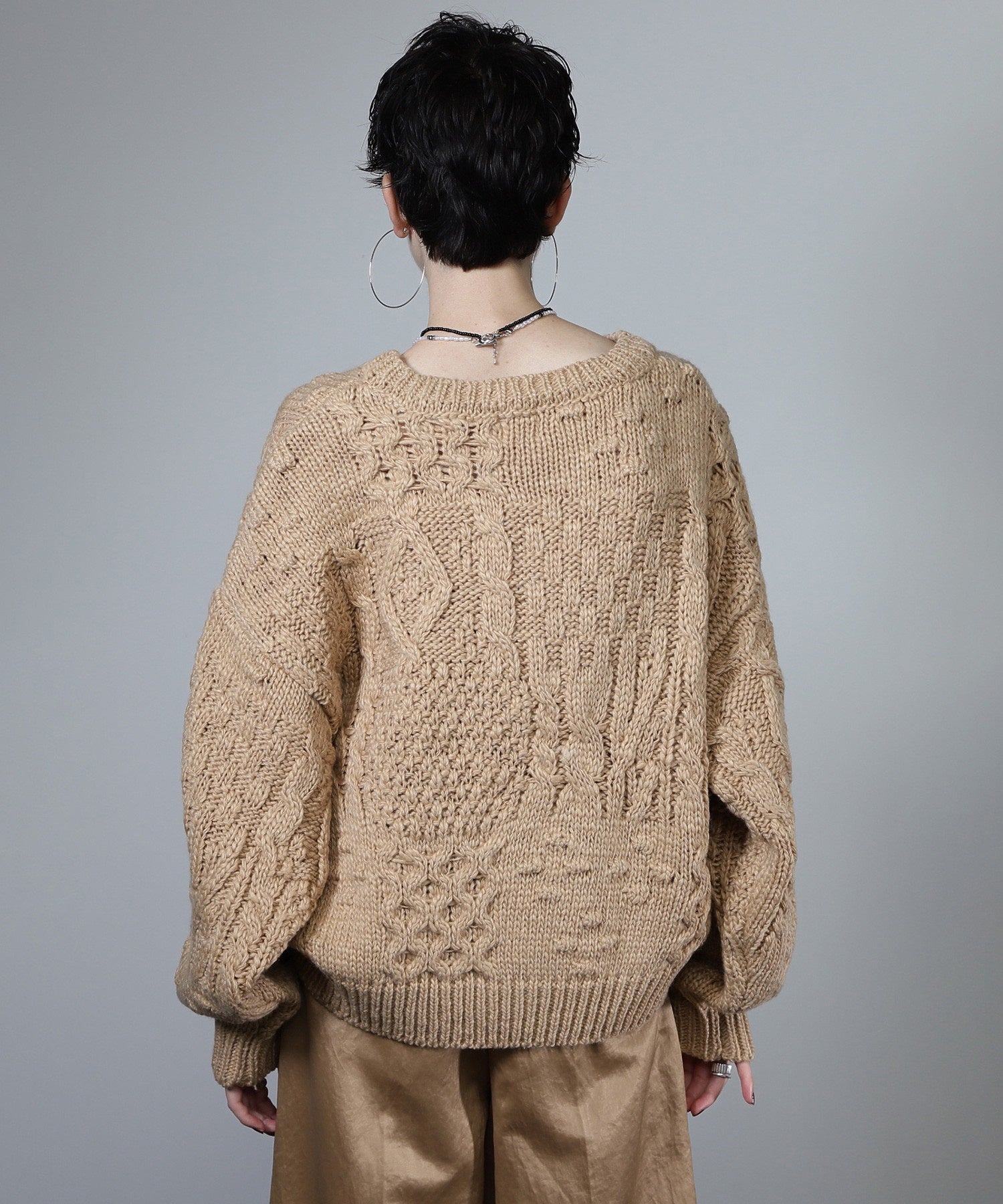 ケーブルニット