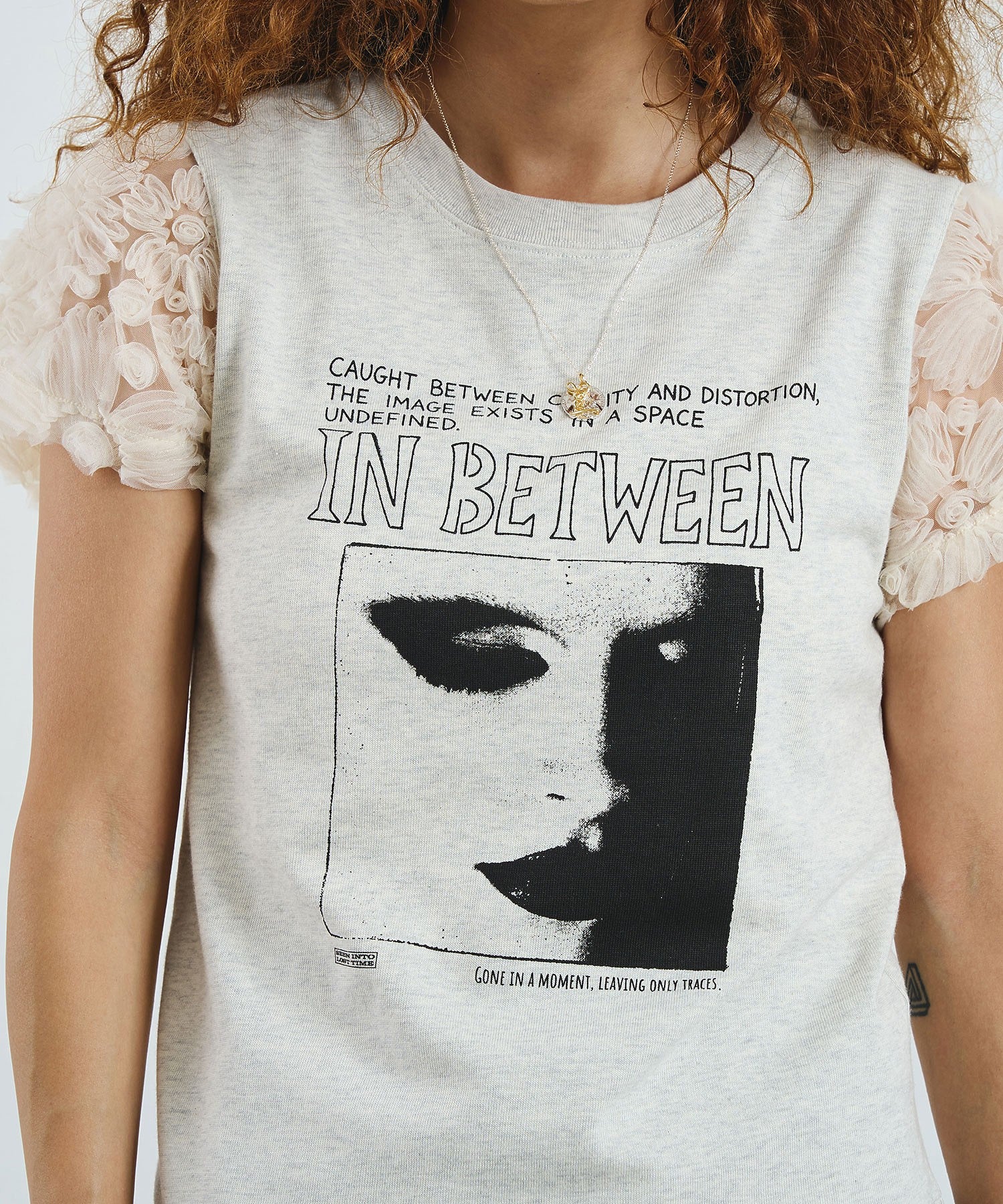 OKIRAKU×ROSEBUD/LACE SLEEVE GRAPHIC TOP