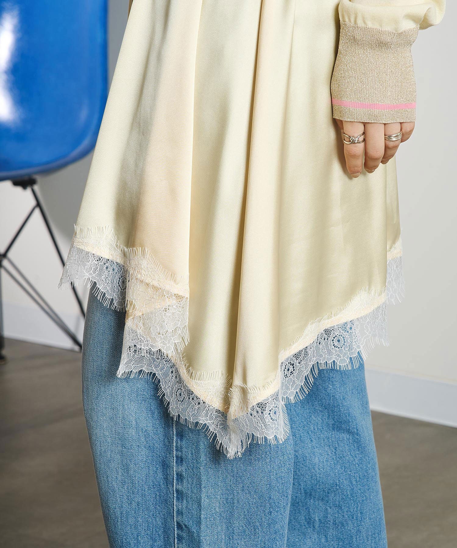 LACE HEM SATIN SKIRT
