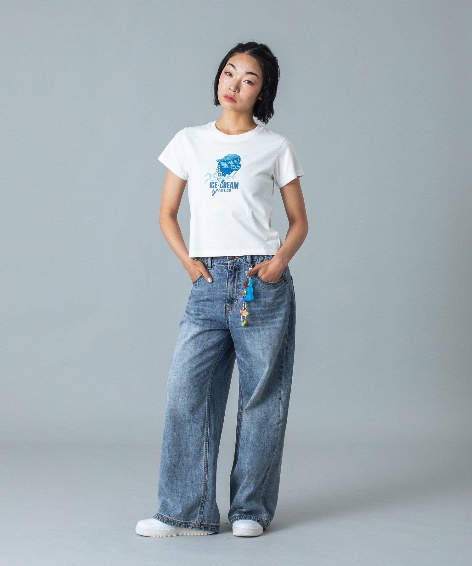 X-girl（エックスガール）の「EMBLEM V-NECK KNIT TOP（ニット