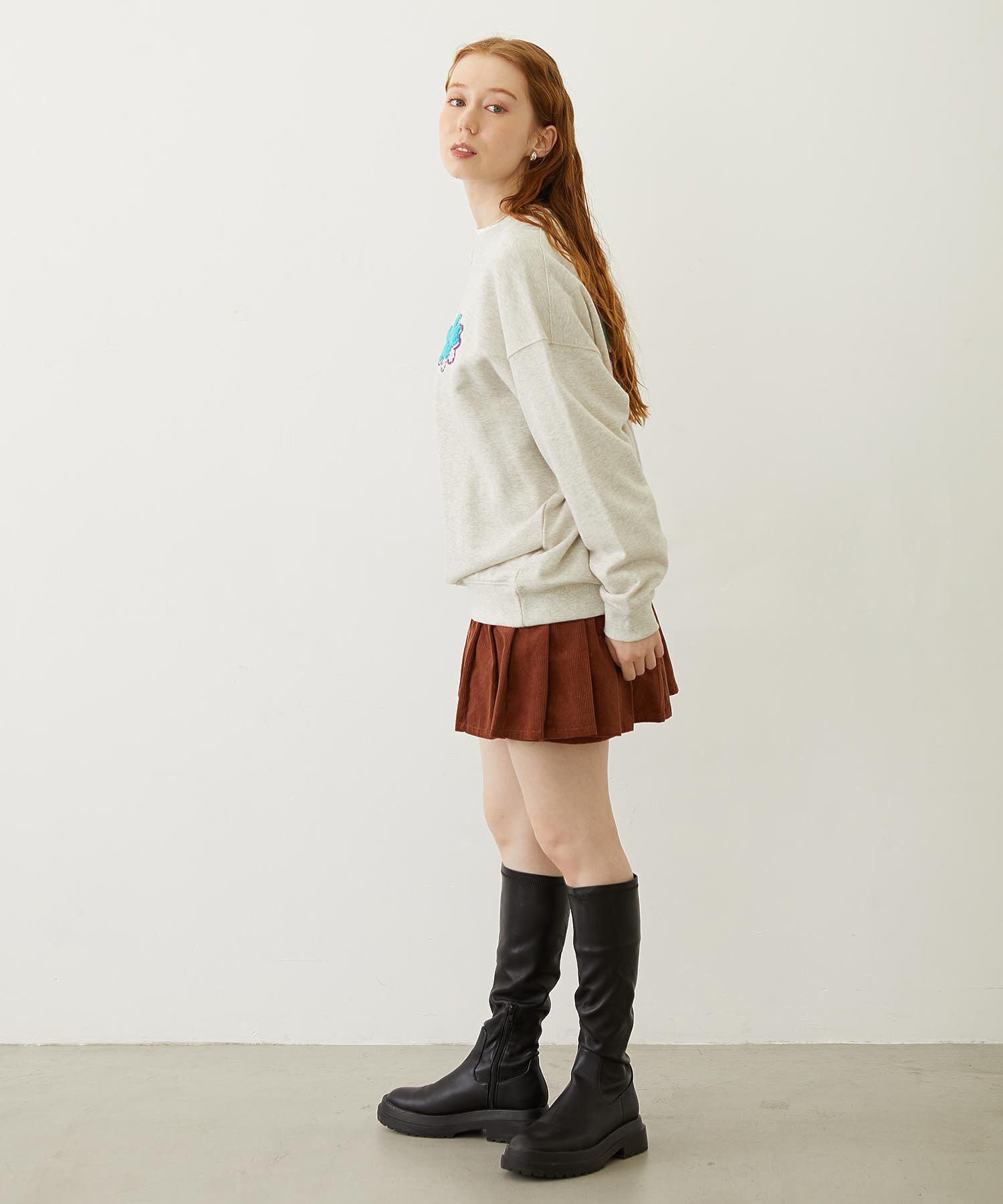 FLOWER LOGO CHENILLE EMBROIDERY SWEAT TOP