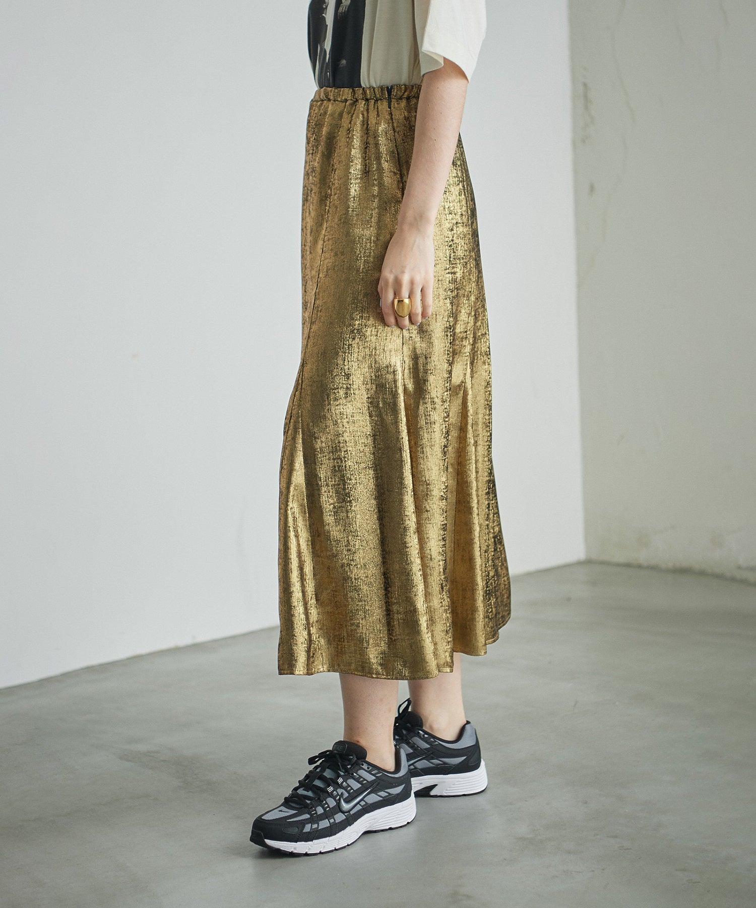 セミフレアメタリックスカート