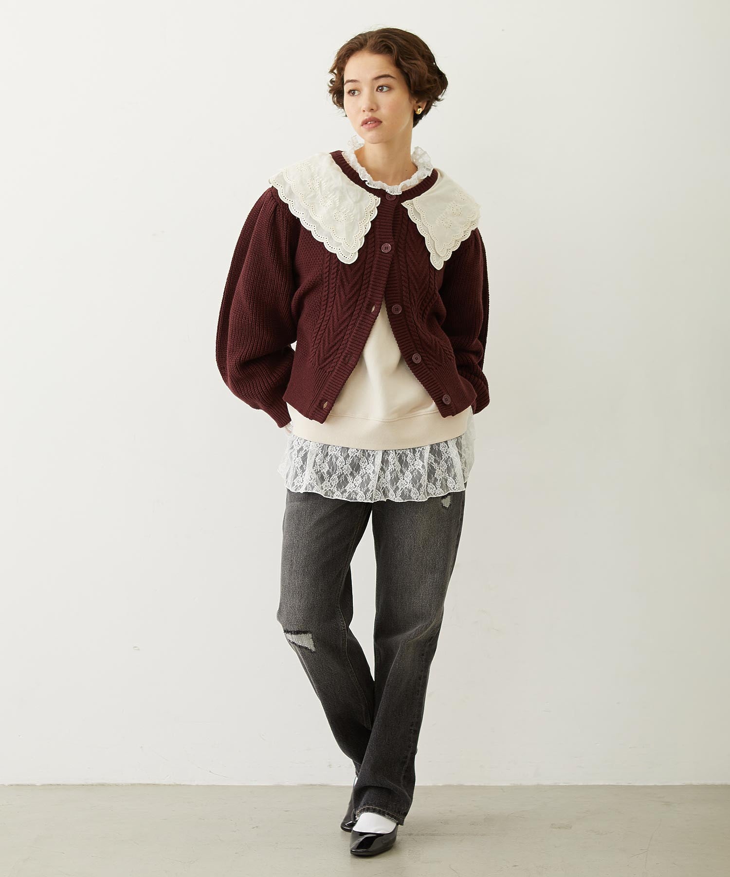 LACE COLLAR KNIT TOP