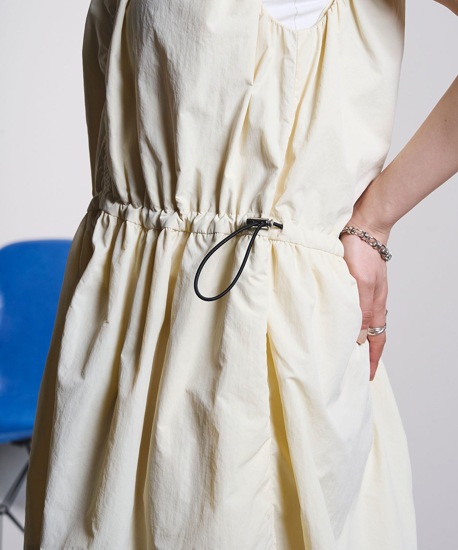DRAWSTRING SLV.LESS DRESS