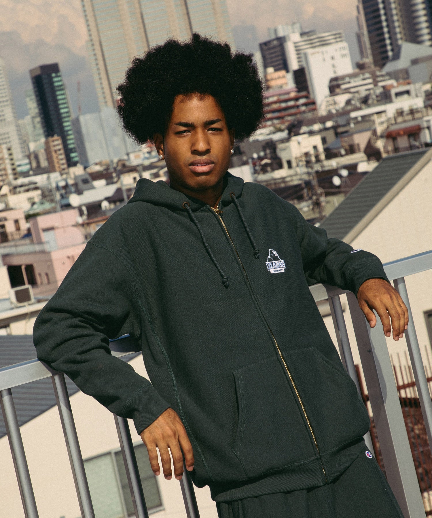 XLARGE×Champion REVERSE WEAVE ZIP UP HOODED SWEATSHIRT