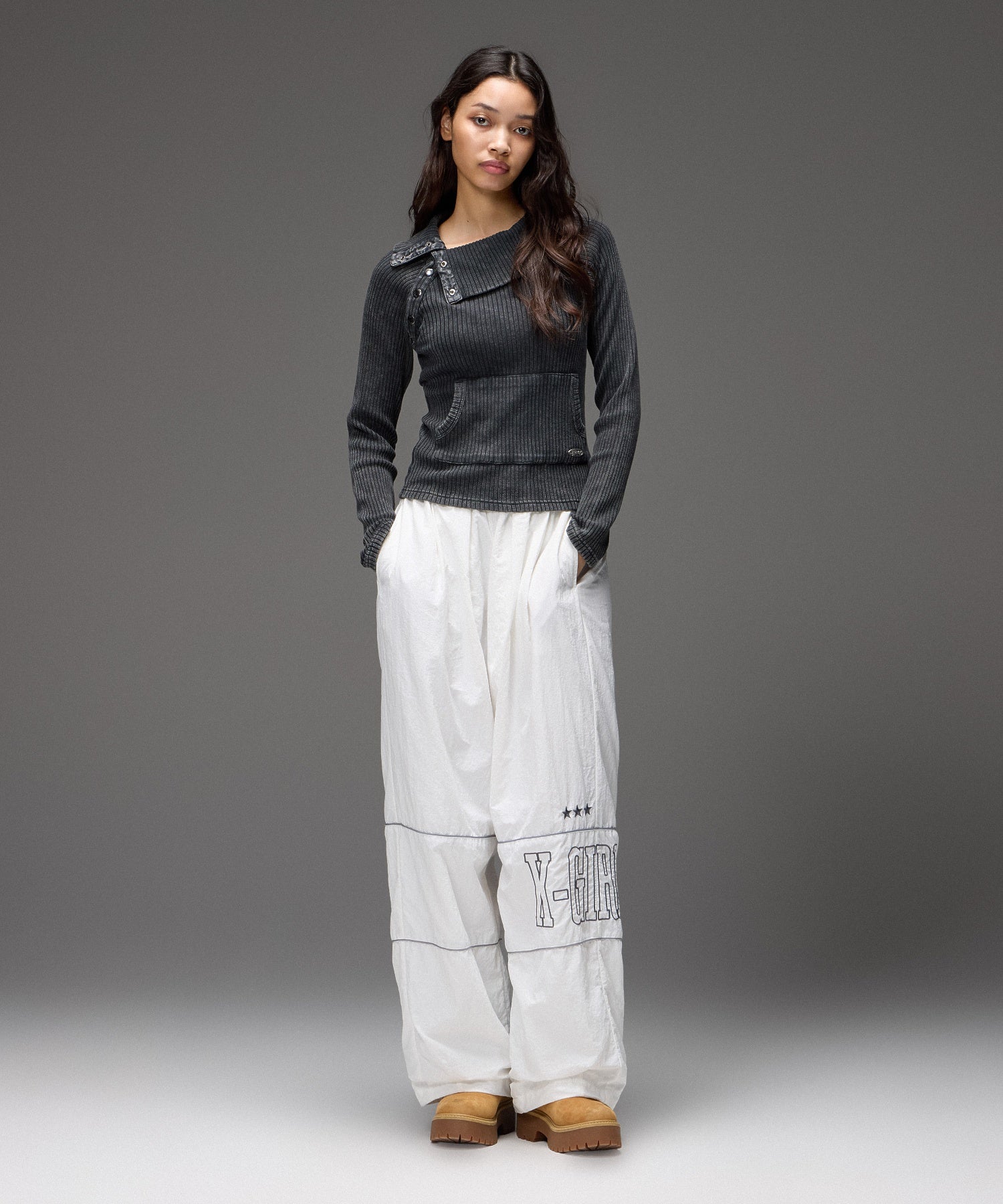 DEFORMED NECK FADED RIB TOP