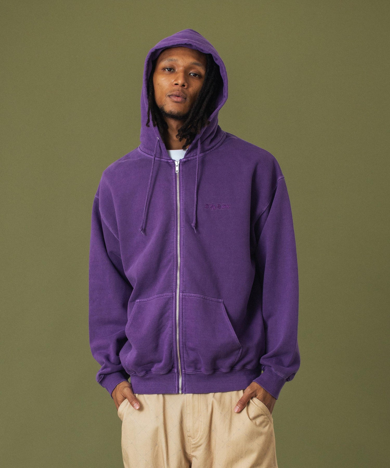 PIGMENT DYED EMBOSS LOGO ZIP HOODED SWEAT – calif（カリフ