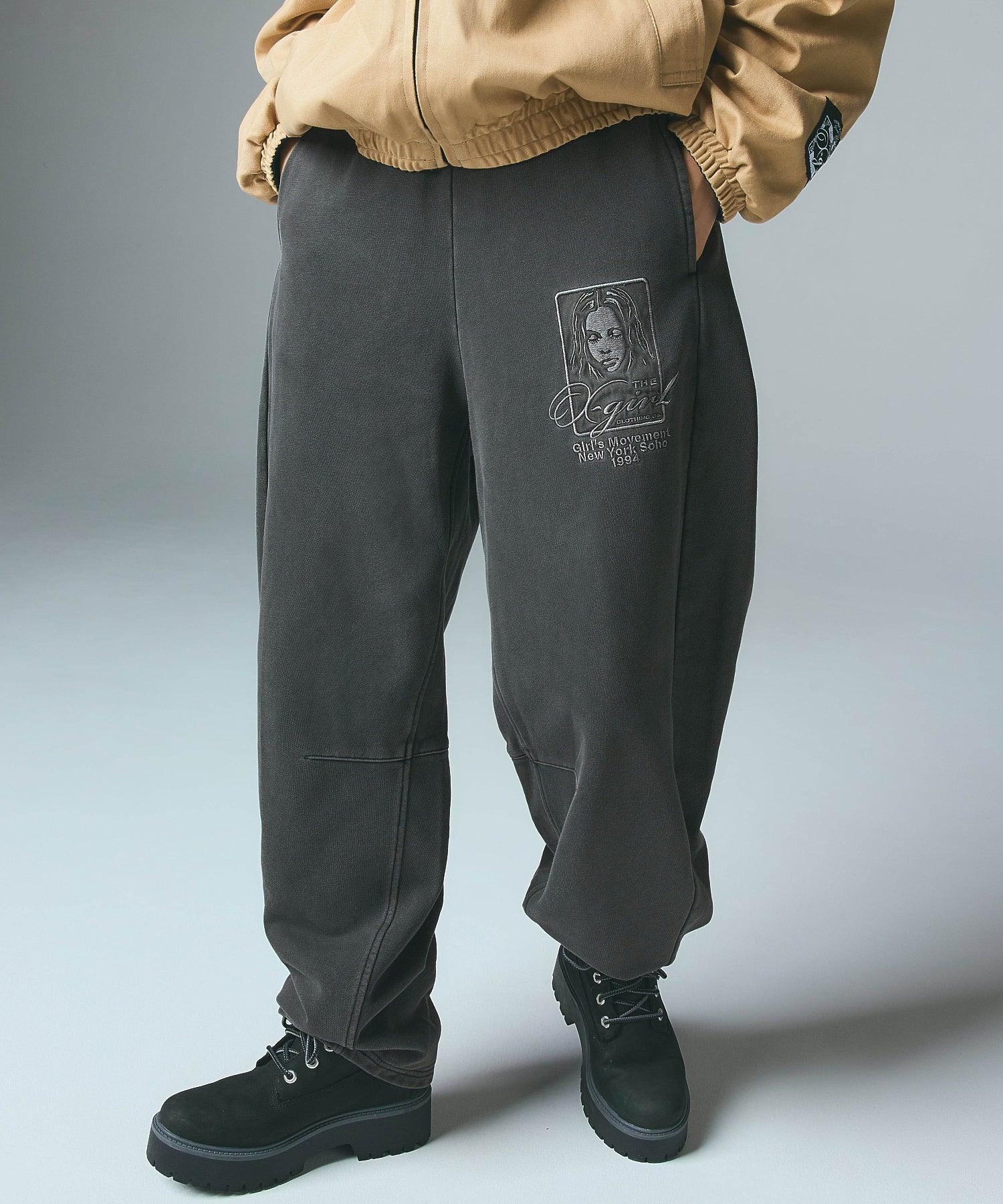 PIGMENT DYED FACE AND LOGO SQUARE PATCH SWEATPANTS