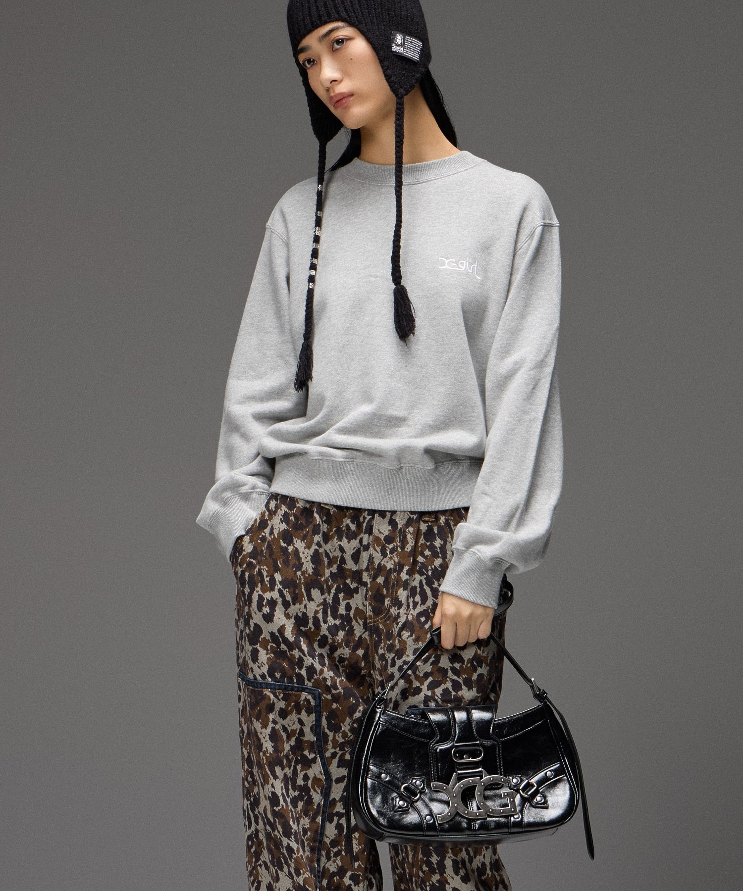 XG LOGO PLATE SHOULDER BAG