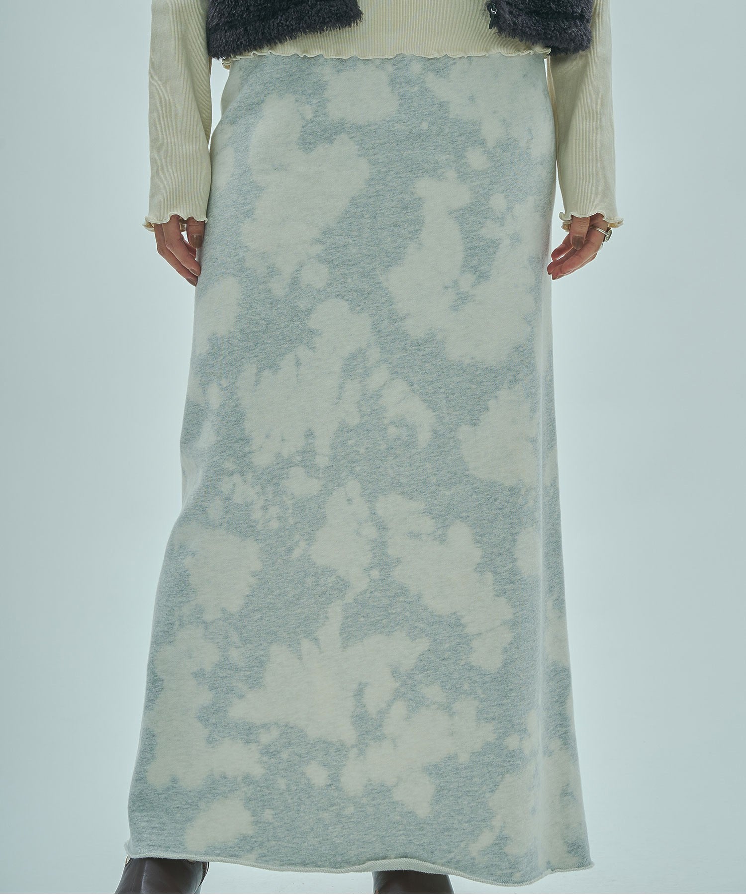 mag.by c/BLEACH SWEAT SKIRT