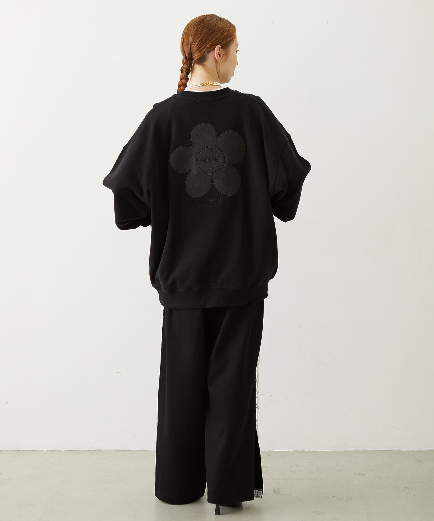 FLOWER ELBOW PATCH SWEAT TOP