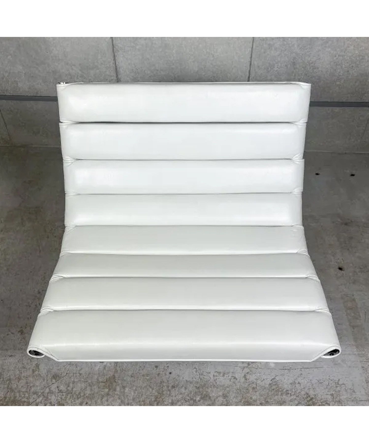 VF Catenary Chair and Ottoman 2301